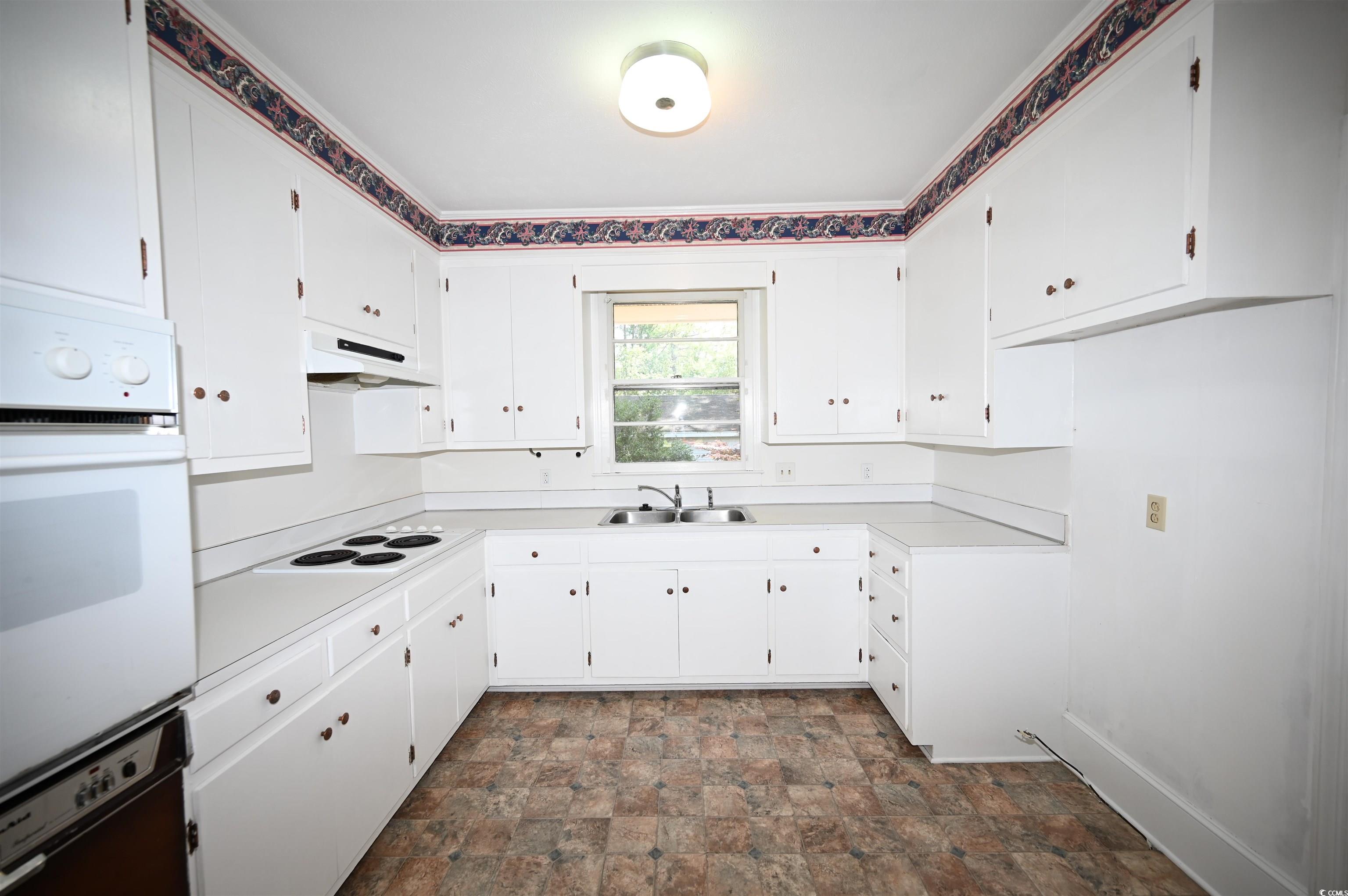 221 Pine St. Property Photo 29