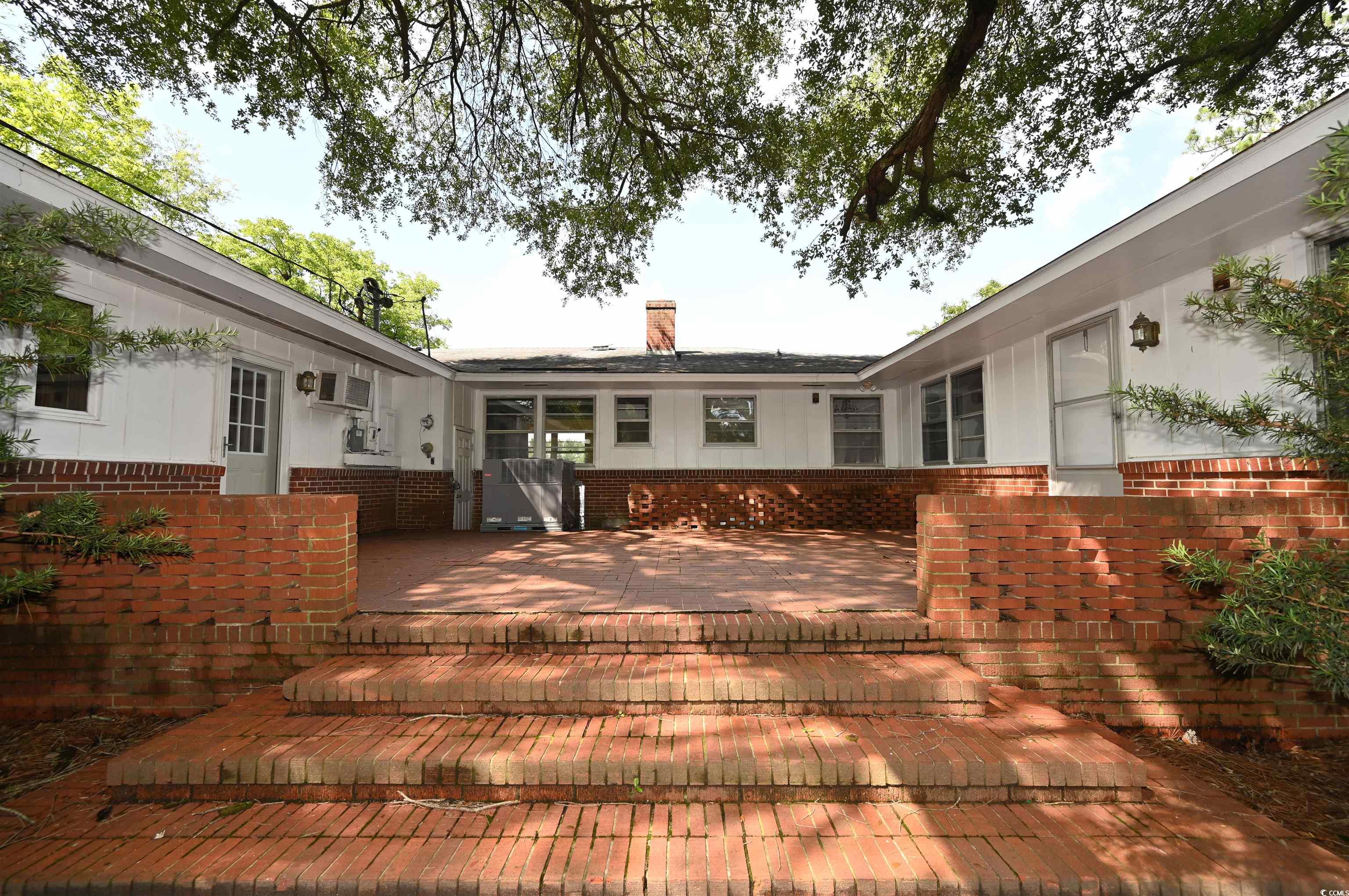 221 Pine St. Property Photo 32