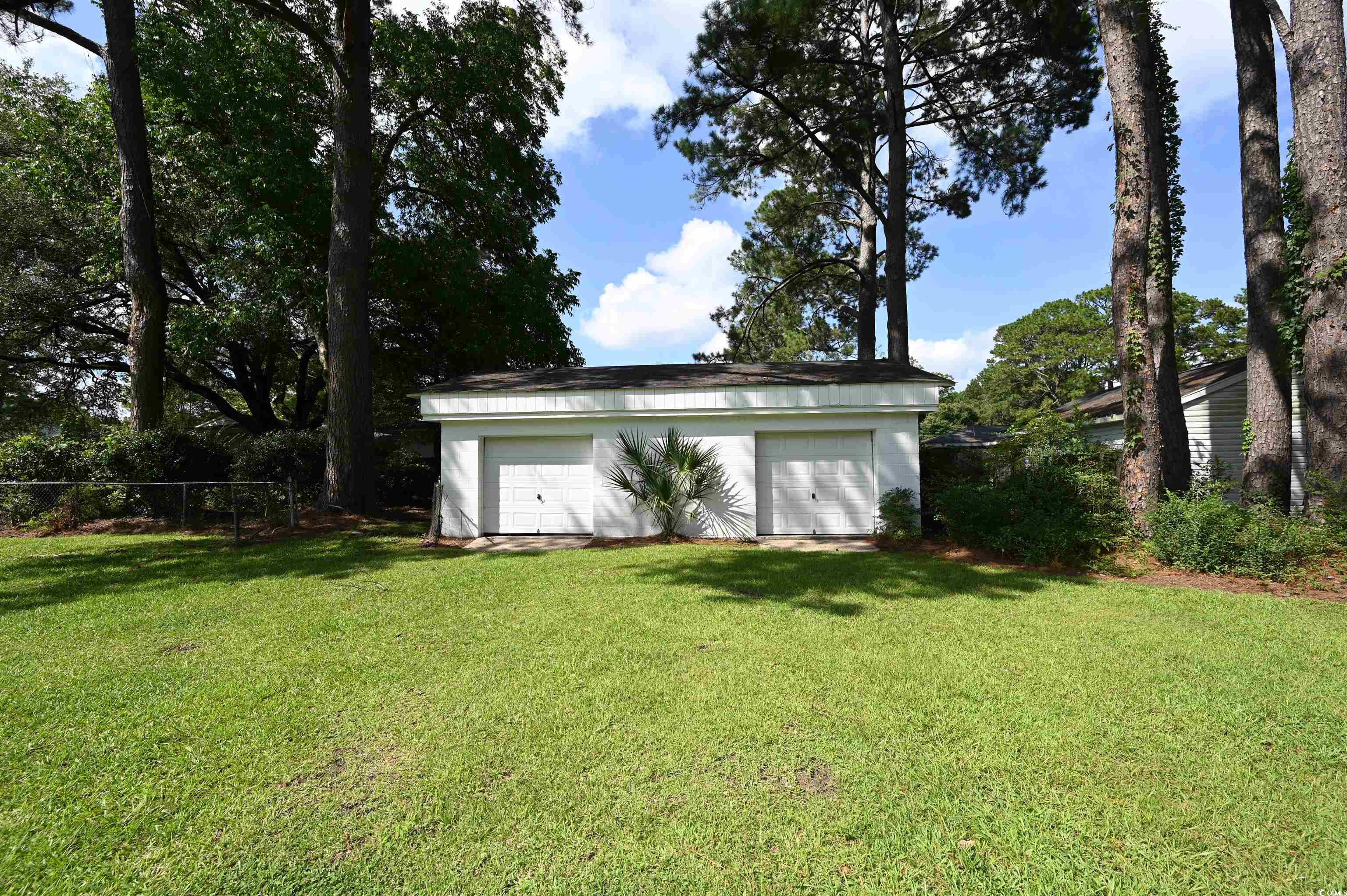 221 Pine St. Property Photo 34