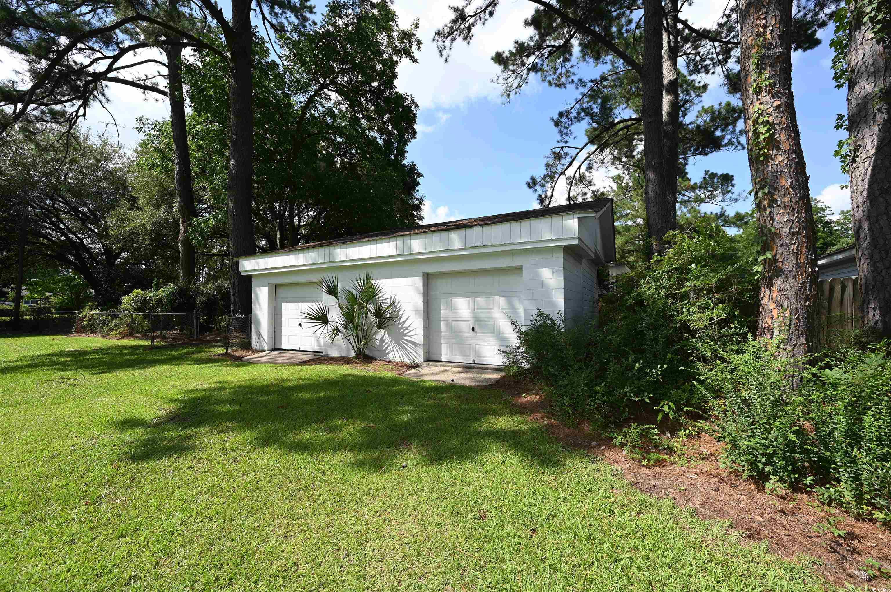 221 Pine St. Property Photo 35