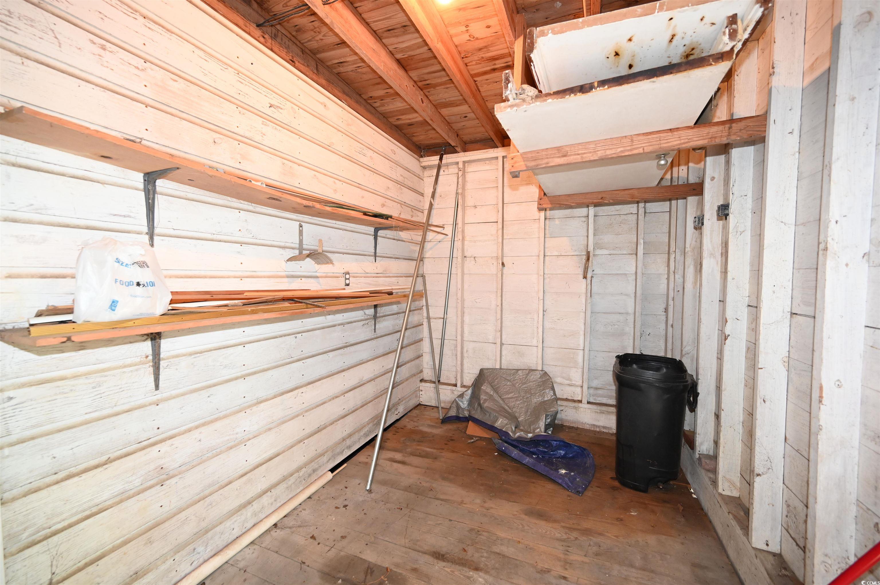 221 Pine St. Property Photo 36