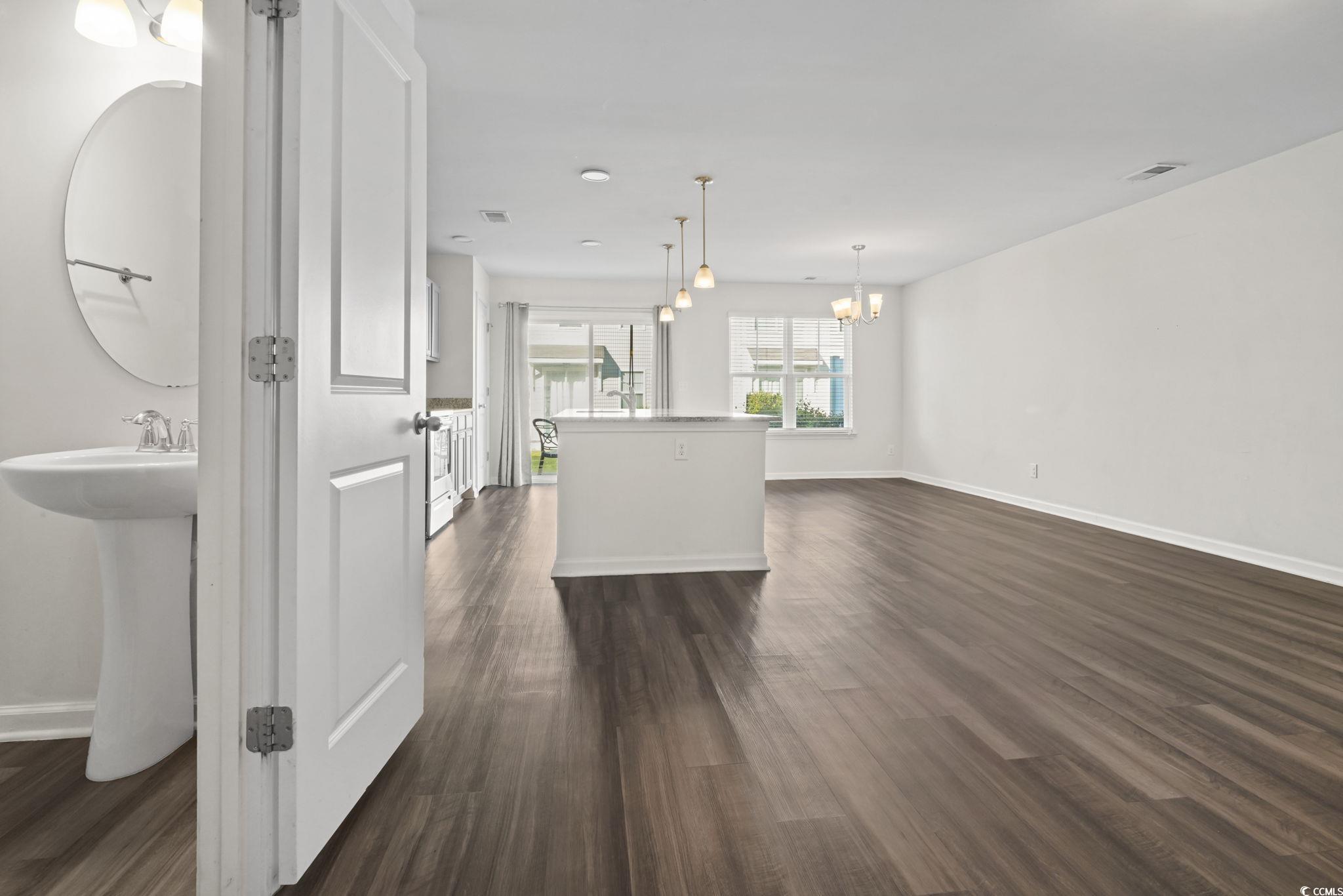 1117 Fairway Ln. Property Photo 2