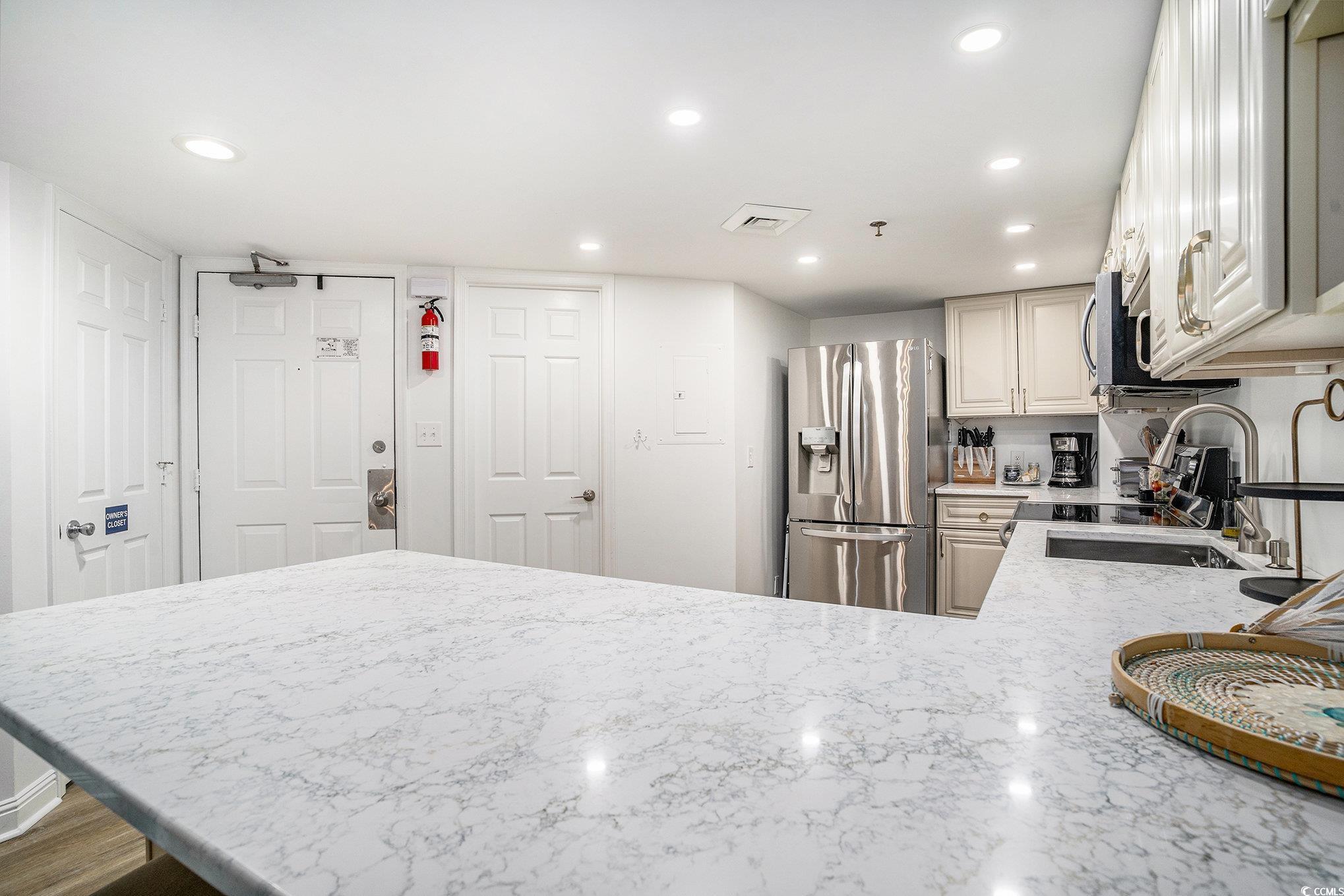 5523 North Ocean Blvd. Property Photo 3