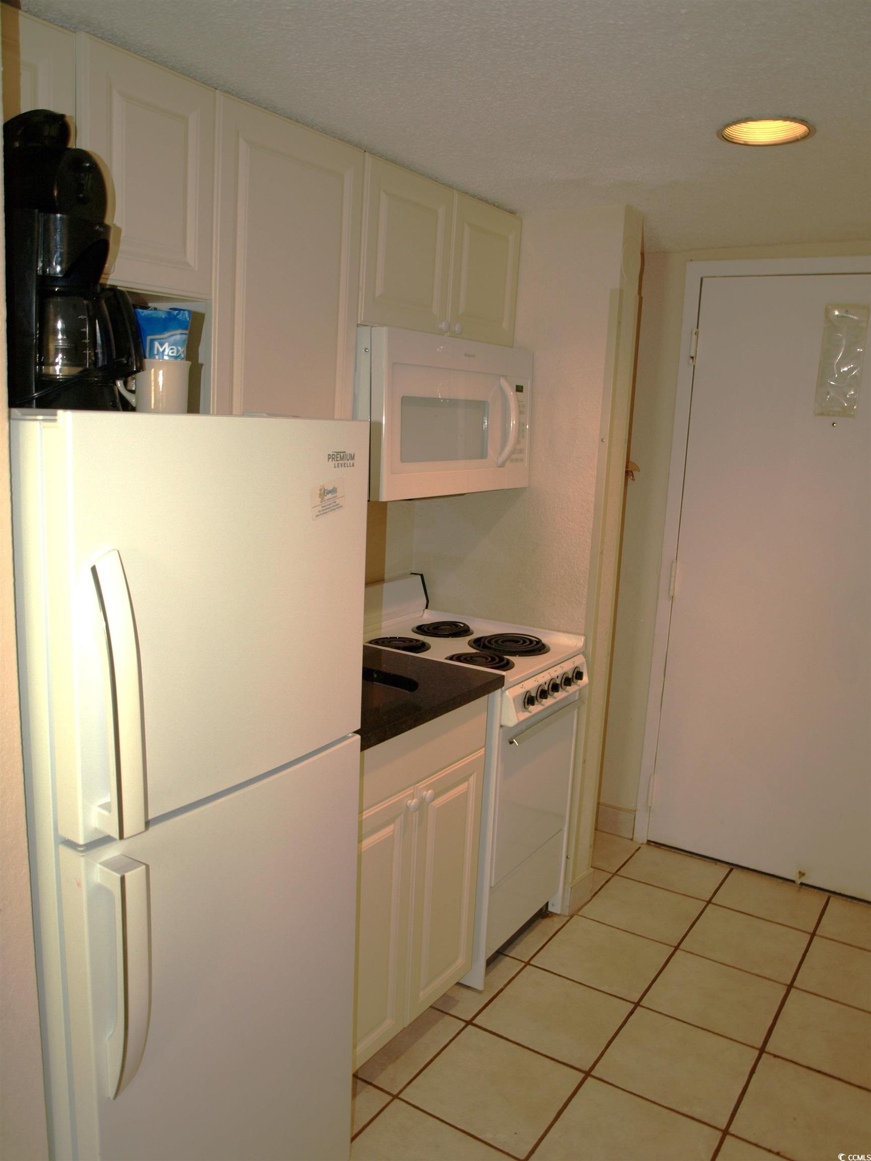 7000 Ocean Blvd. N Property Photo 3