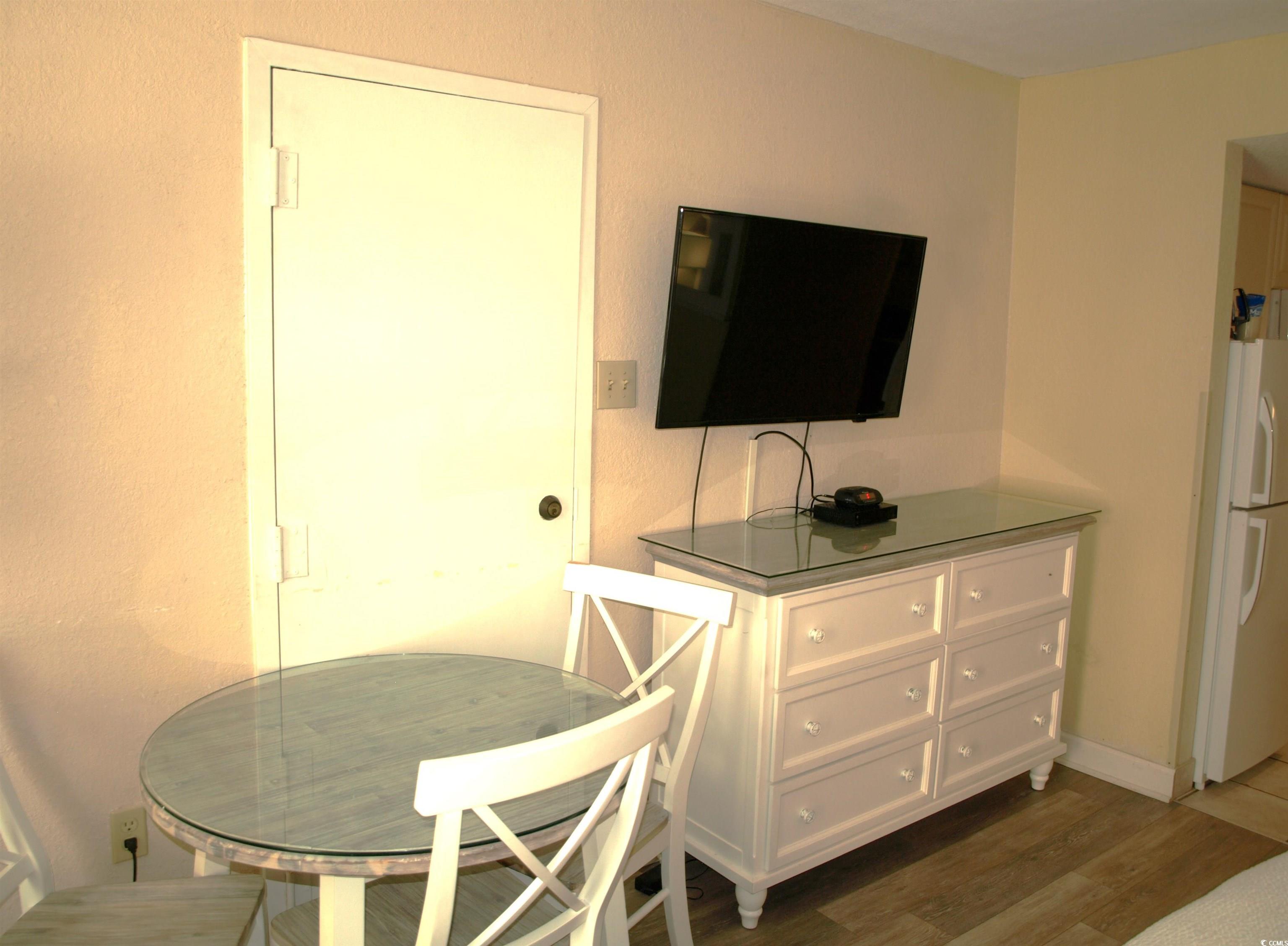 7000 Ocean Blvd. N Property Photo 10