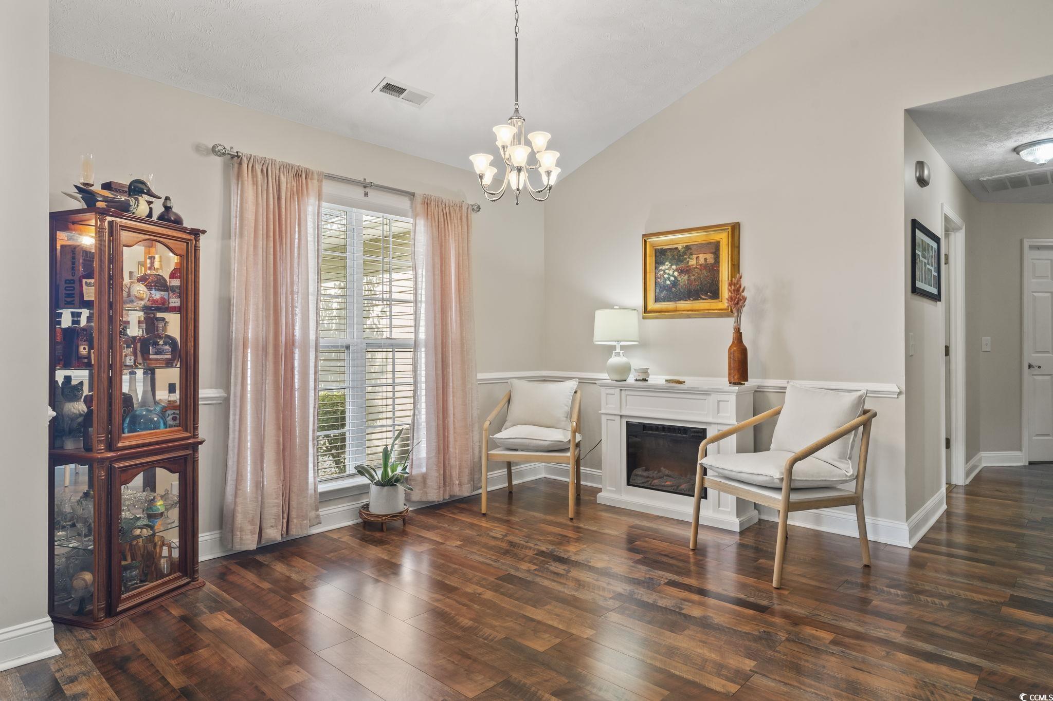 188 Governors Loop Property Photo 6