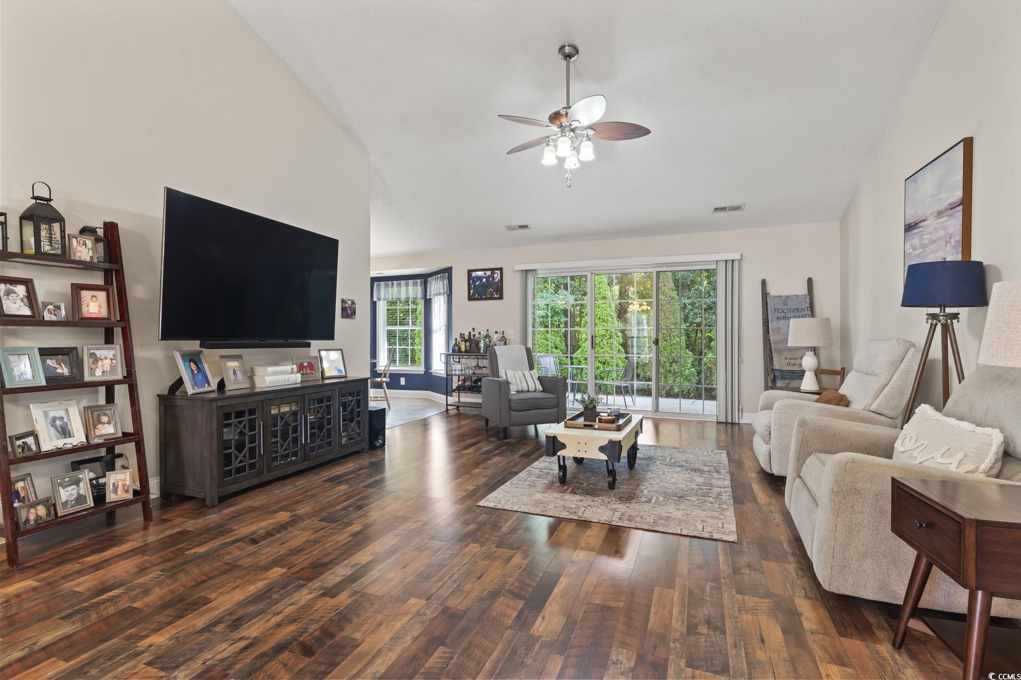 188 Governors Loop Property Photo 7