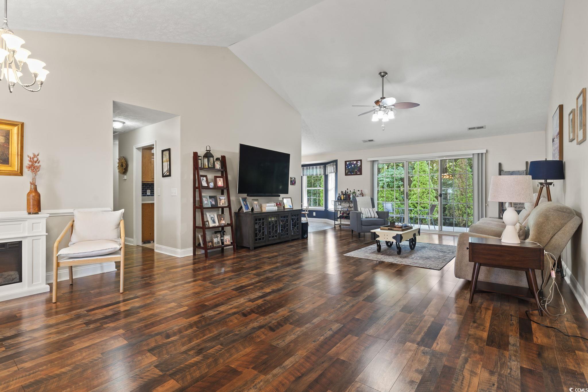 188 Governors Loop Property Photo 8