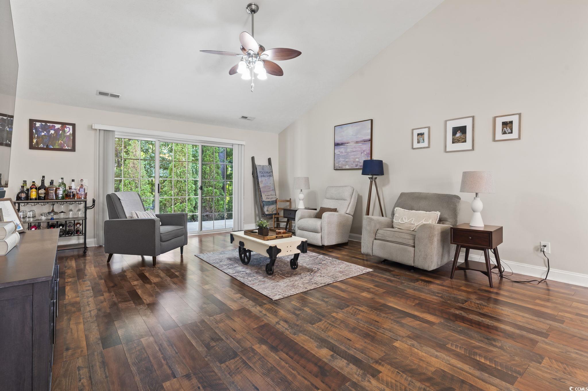 188 Governors Loop Property Photo 9