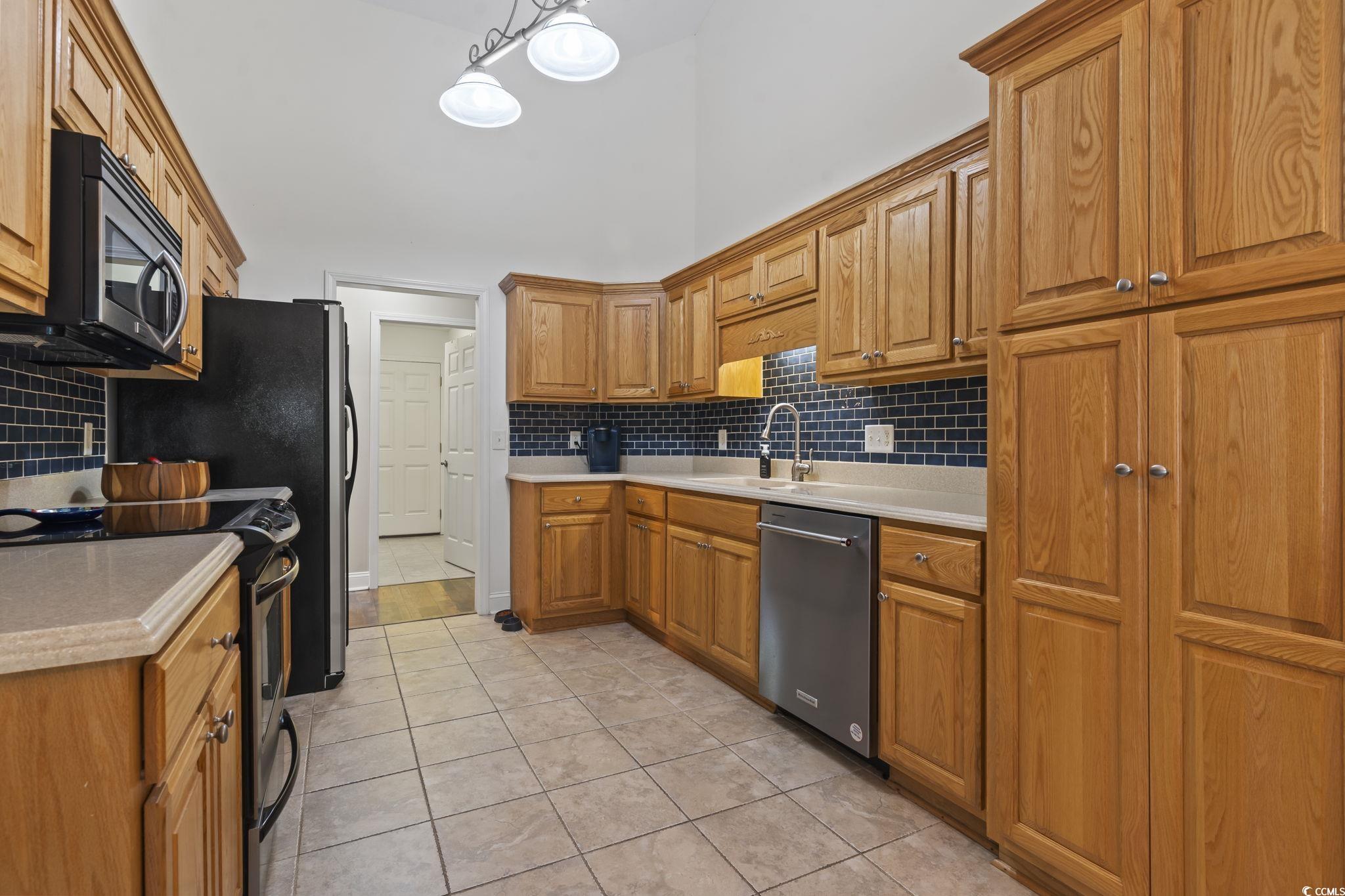 188 Governors Loop Property Photo 14