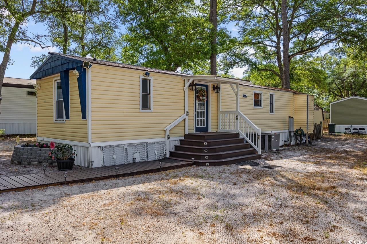 4614 Albatross St. Property Photo 1
