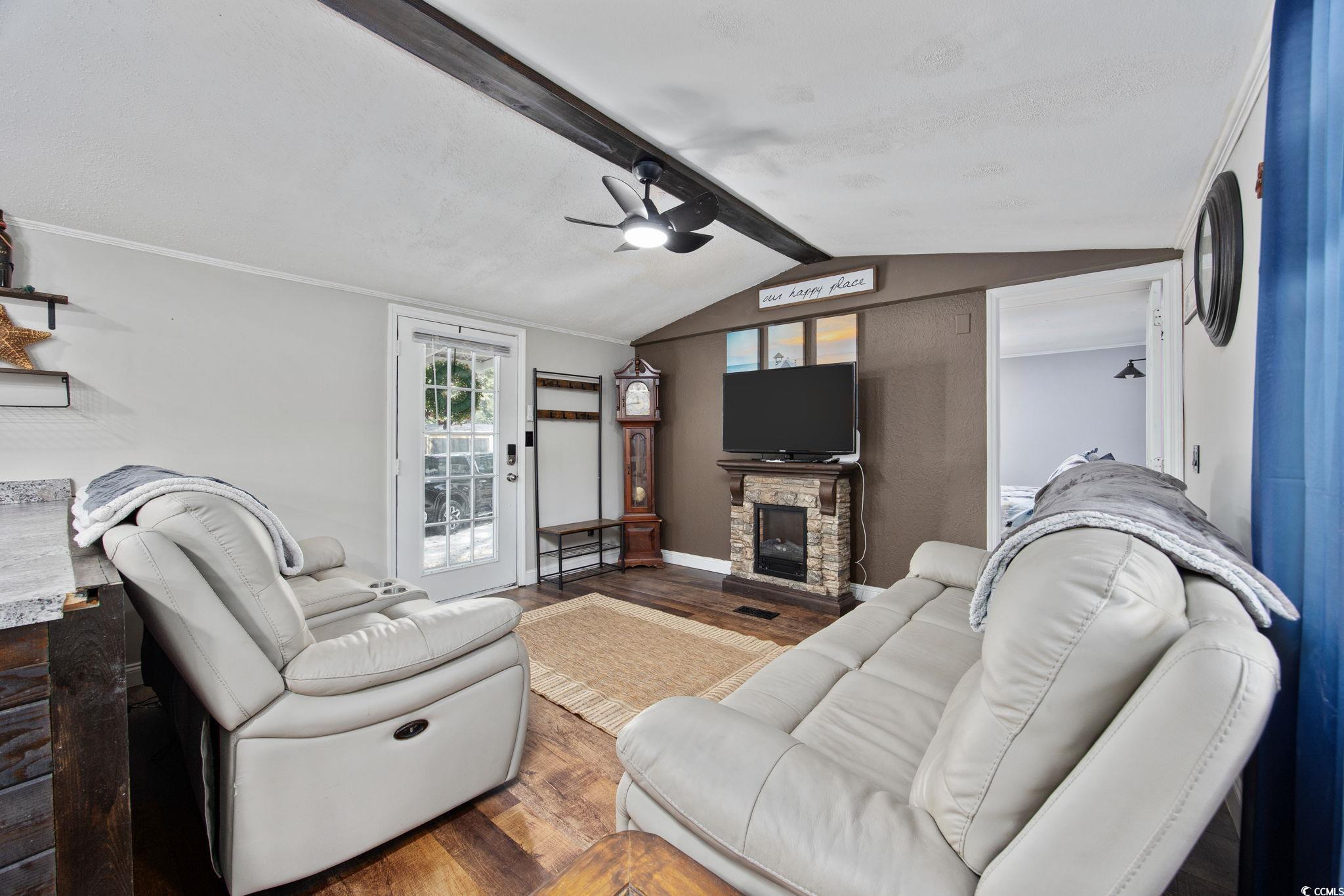 4614 Albatross St. Property Photo 6