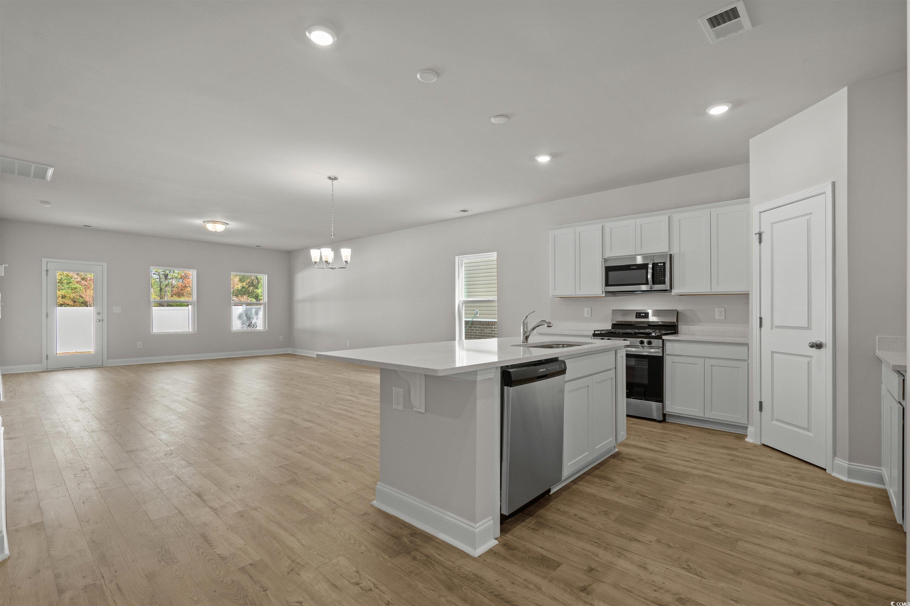 2485 Campton Loop Property Photo 6