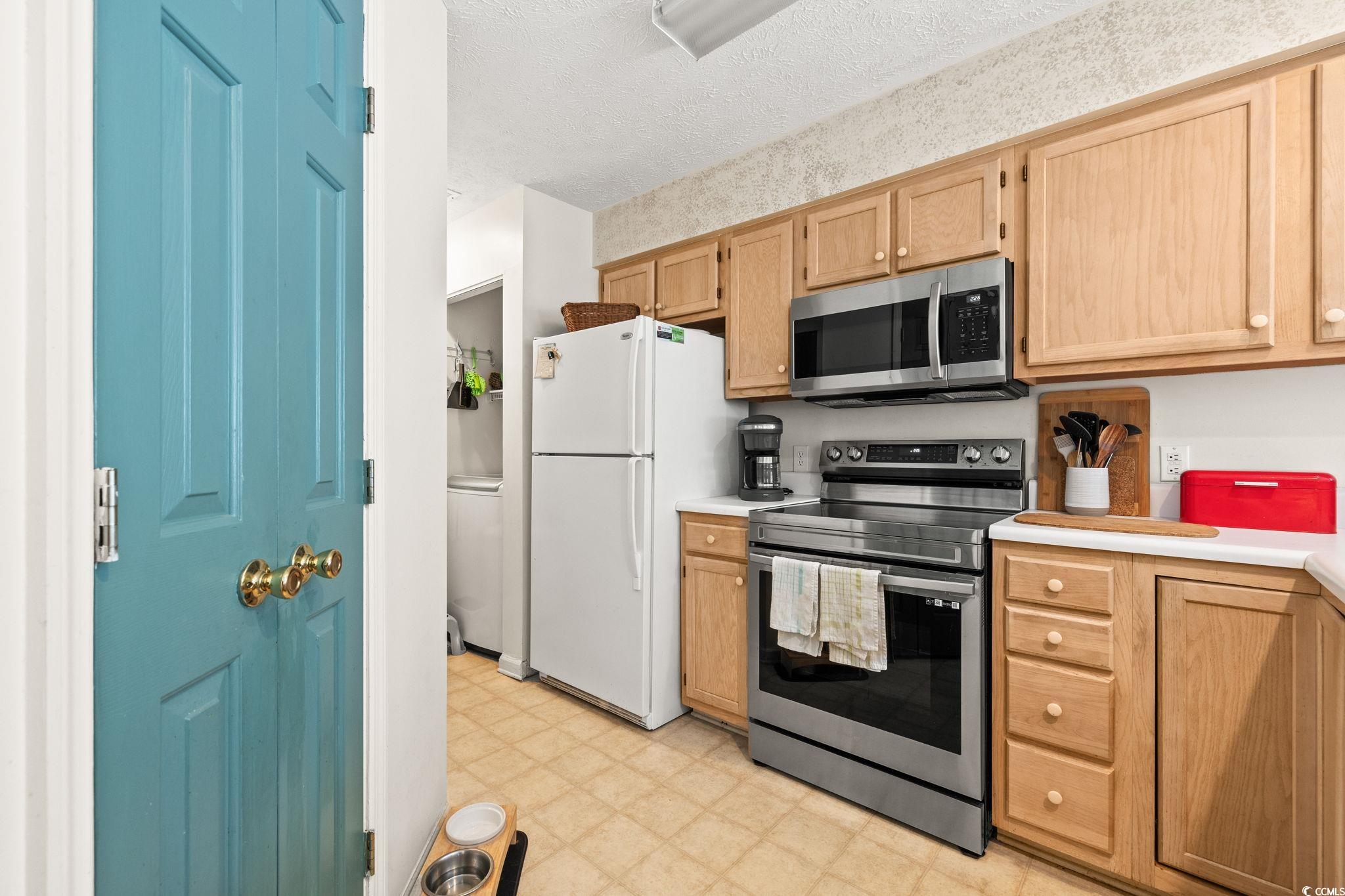 553 White River Dr. Property Photo 8