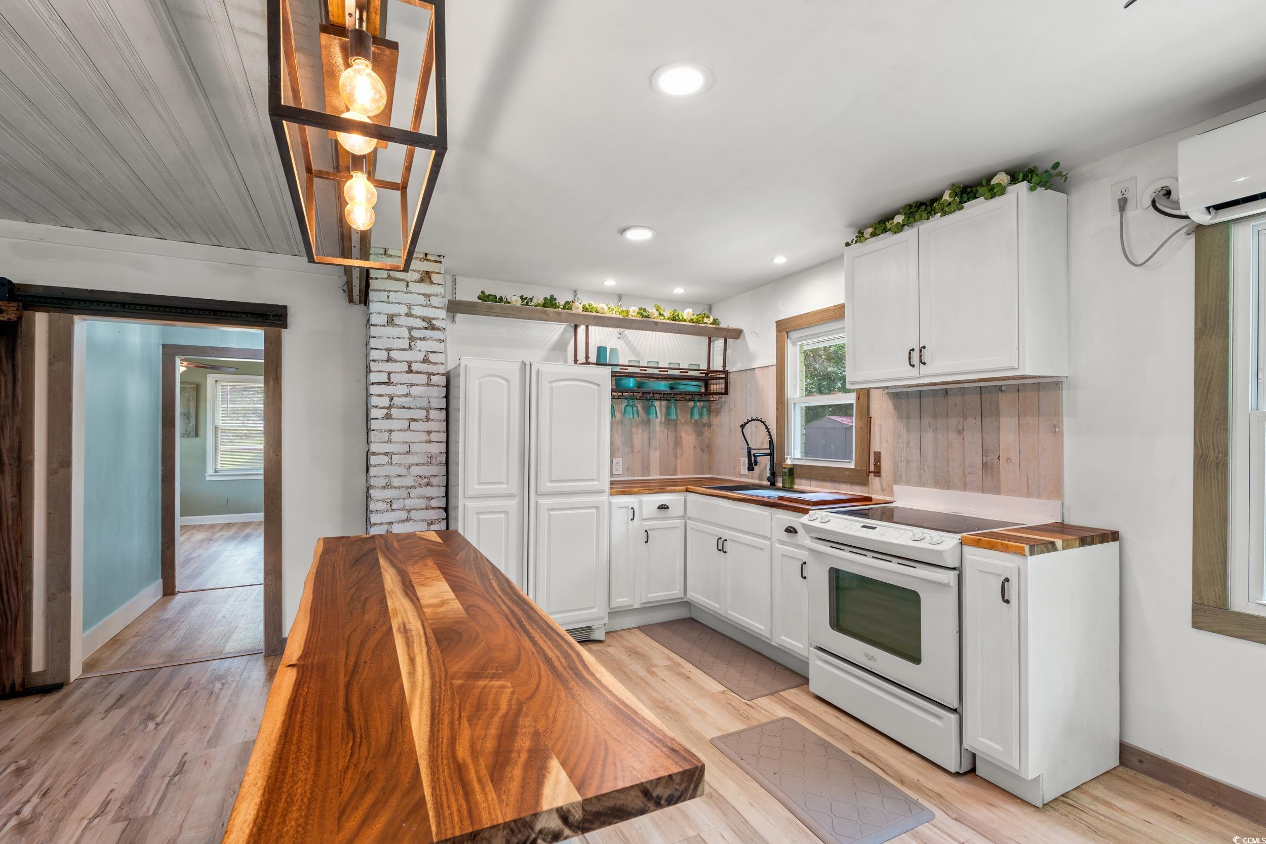 3974 North Fraser St. Property Photo 3