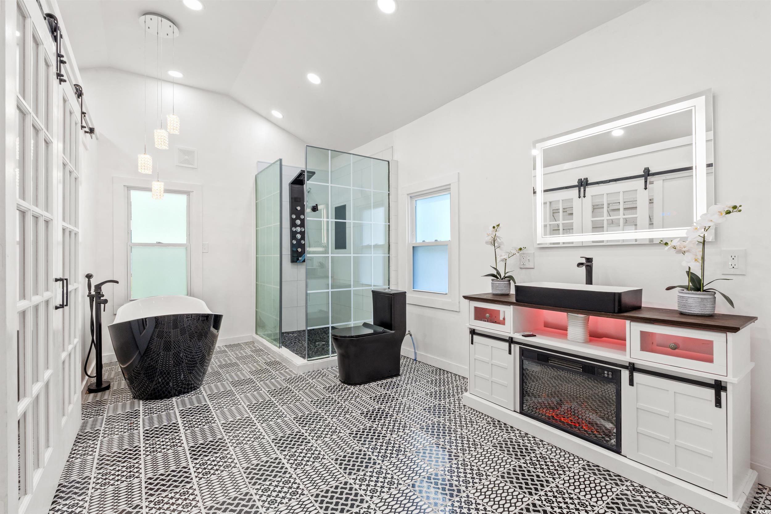 3974 North Fraser St. Property Photo 4