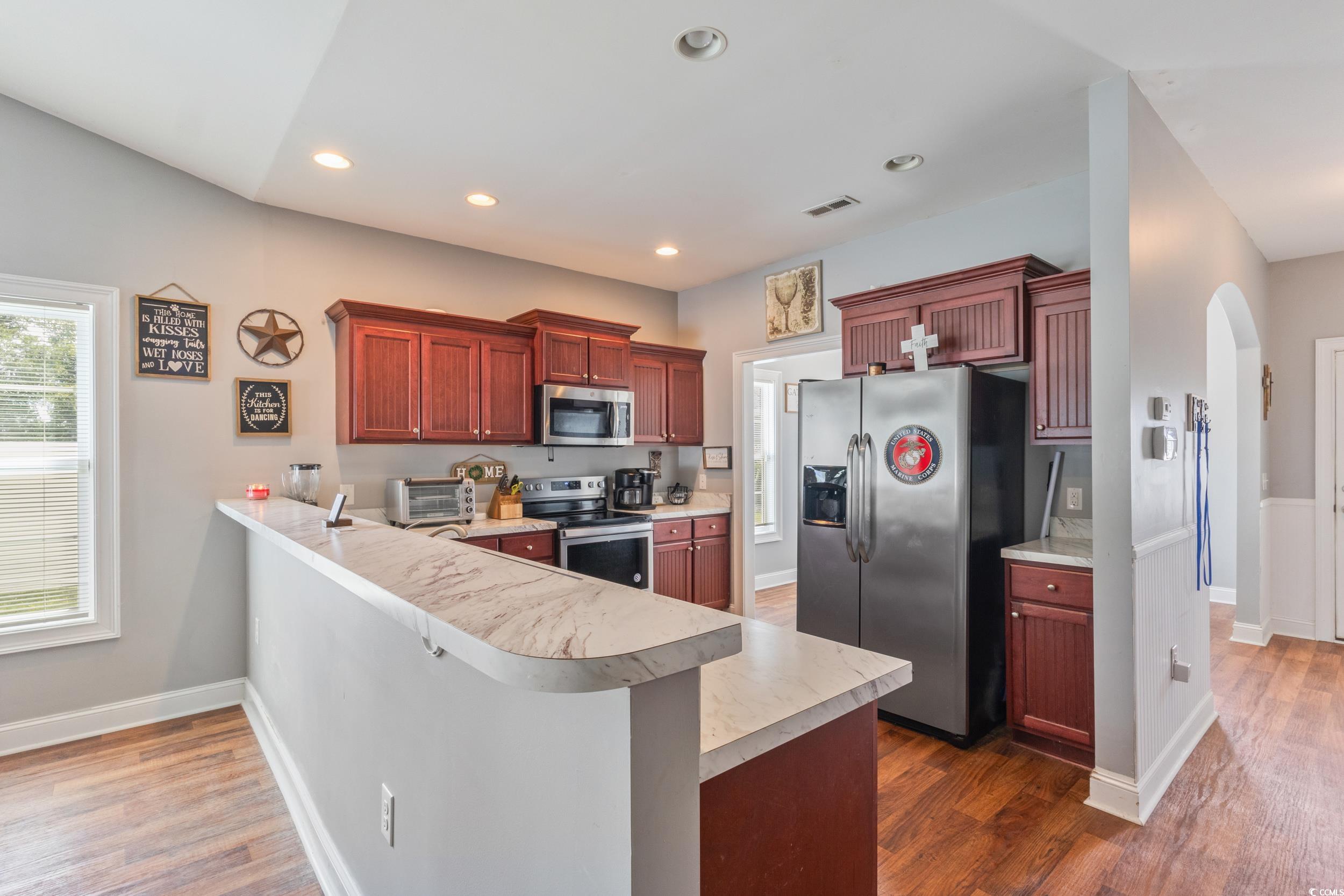 221 Maple Oak Dr. Property Photo 3