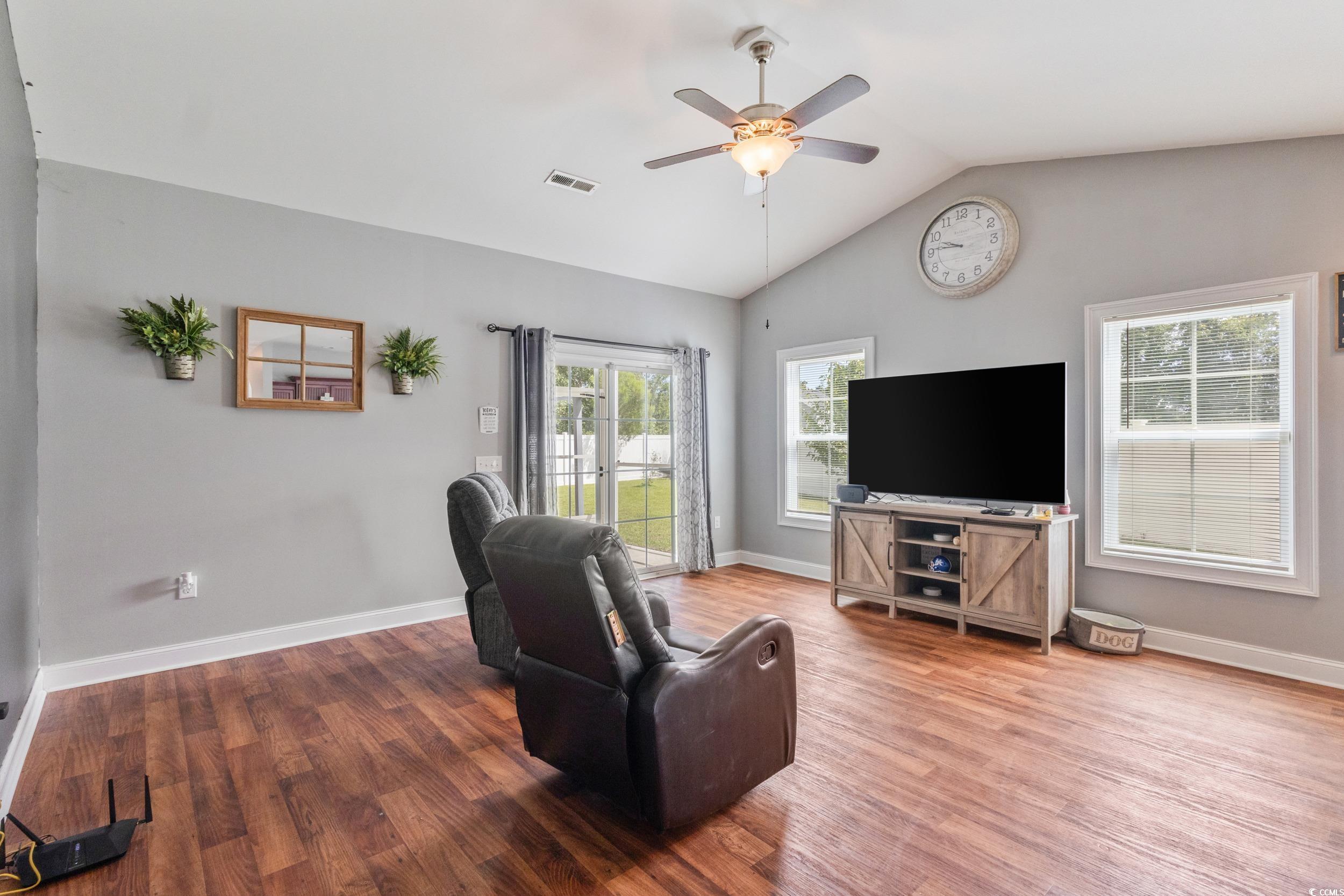 221 Maple Oak Dr. Property Photo 4