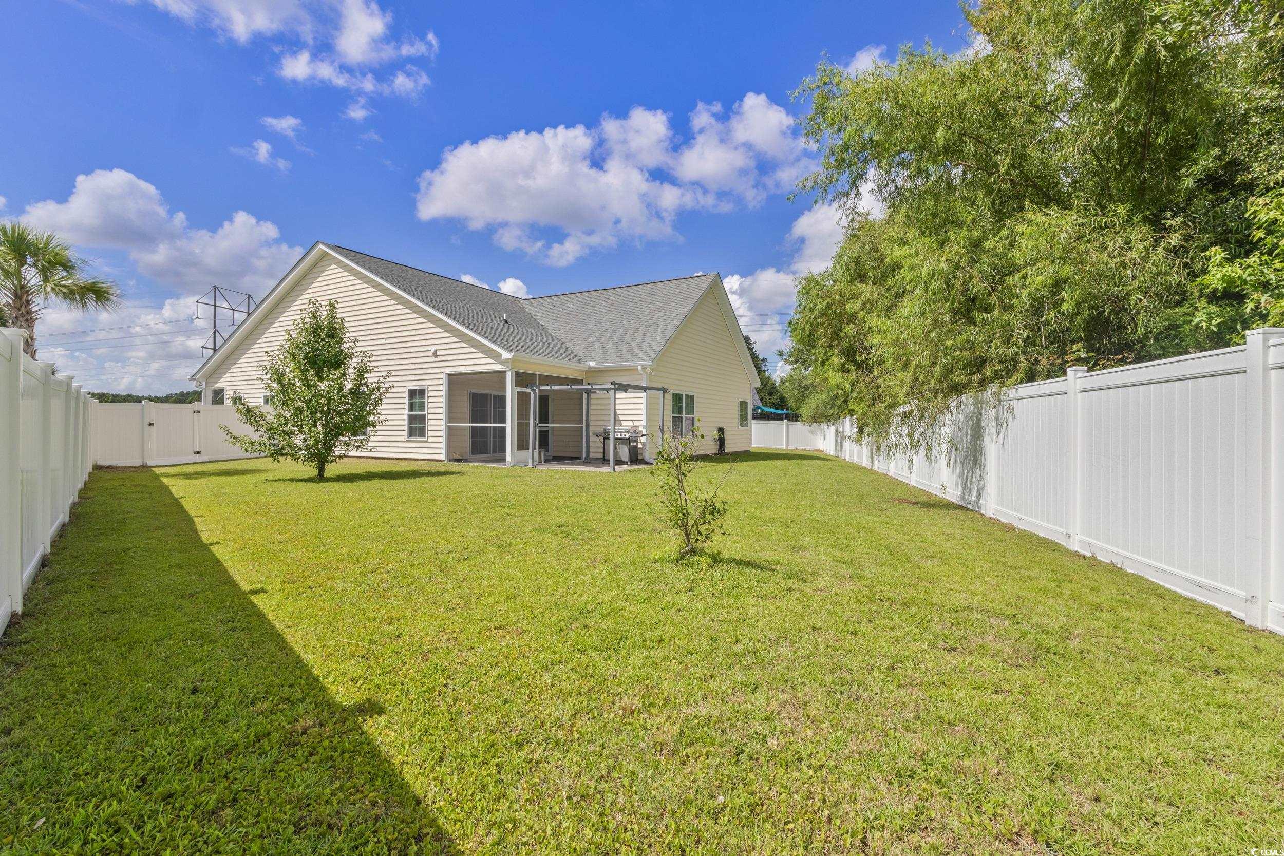 221 Maple Oak Dr. Property Photo 11