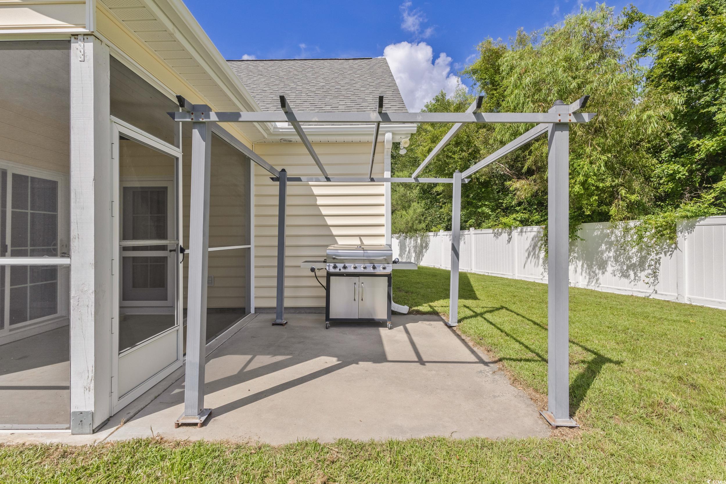 221 Maple Oak Dr. Property Photo 22