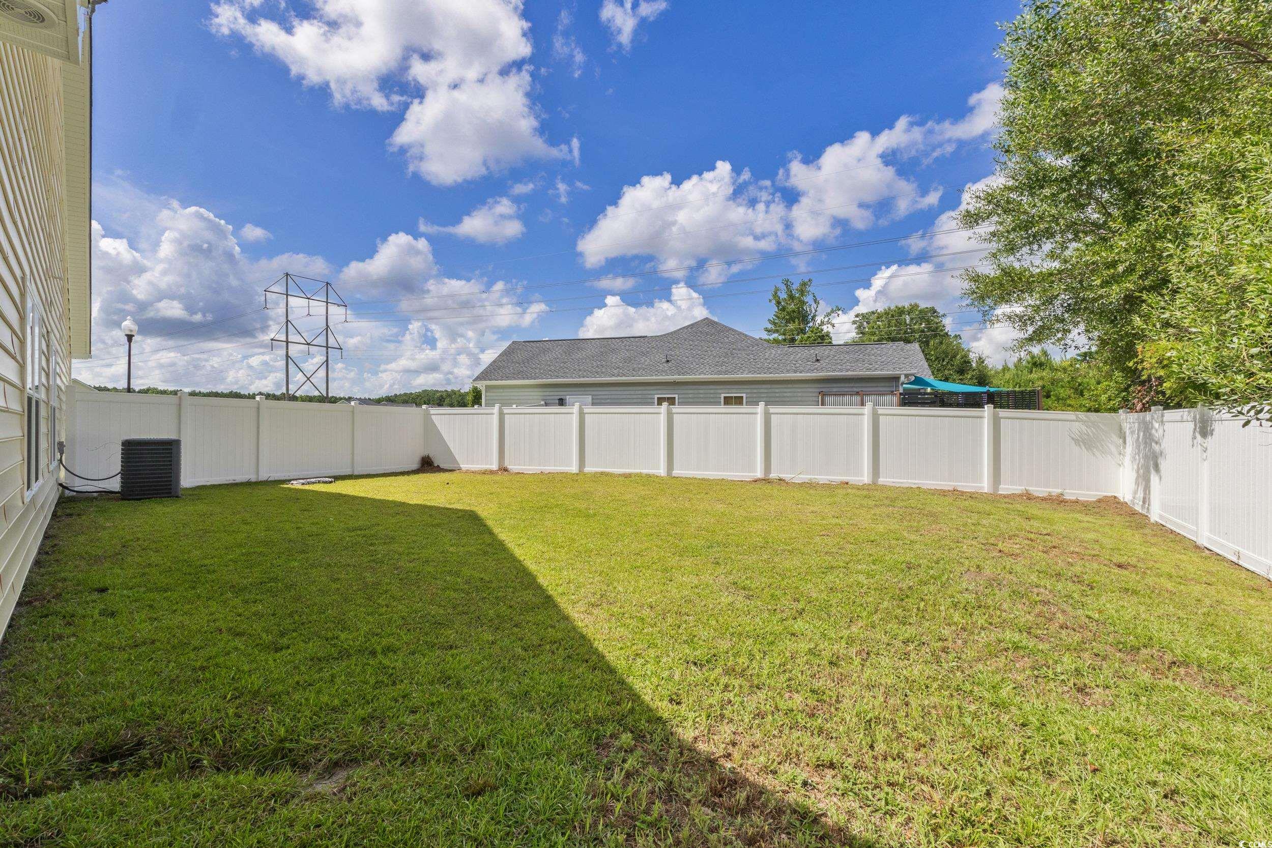 221 Maple Oak Dr. Property Photo 23