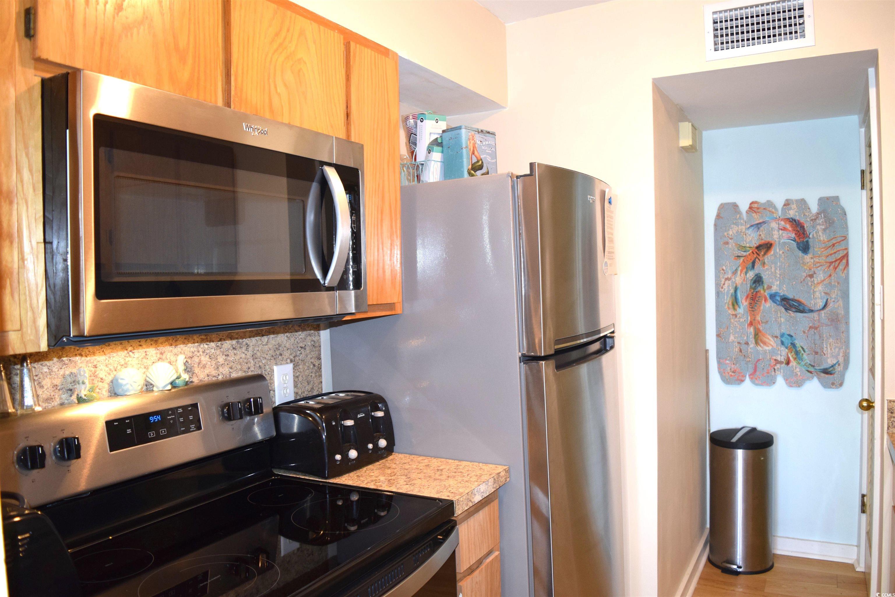 9661 Shore Dr. Property Photo 14