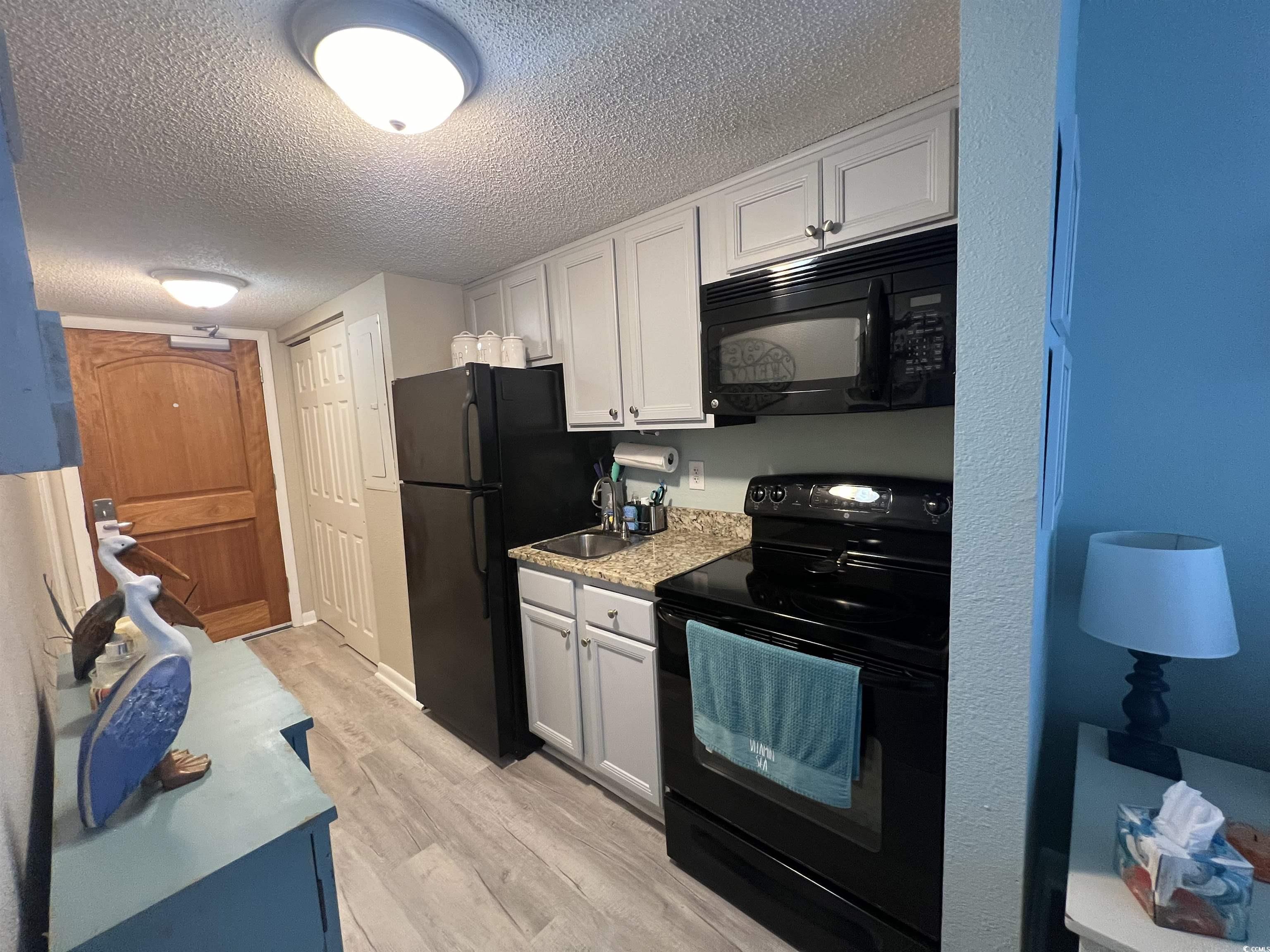 9550 Shore Dr. Property Photo 6