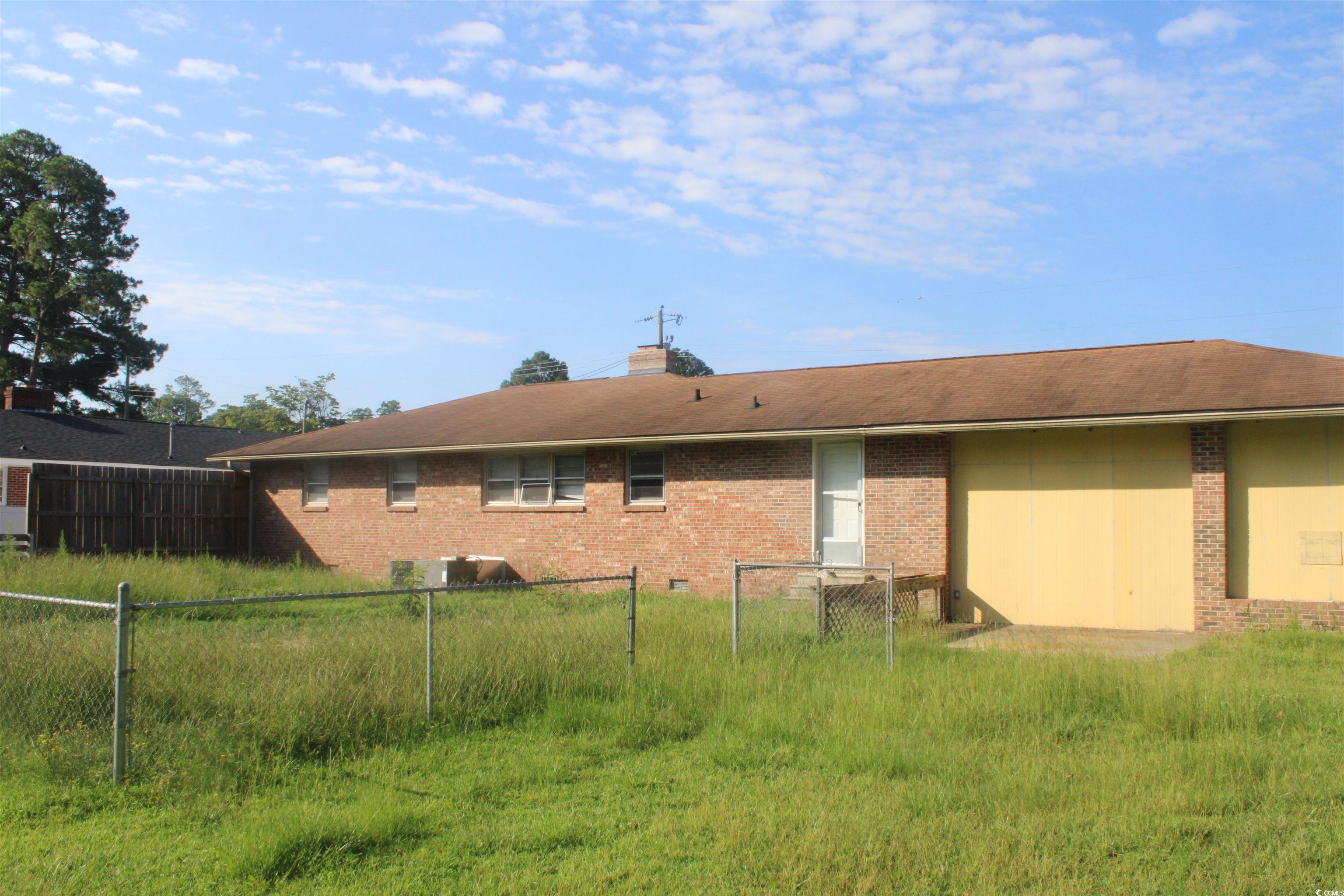 807 E Wilson St. Property Photo 5