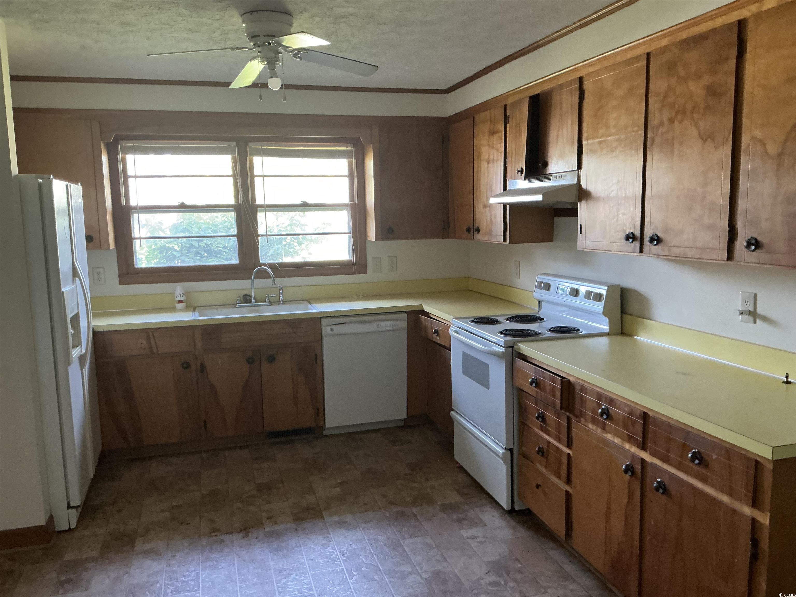 807 E Wilson St. Property Photo 6