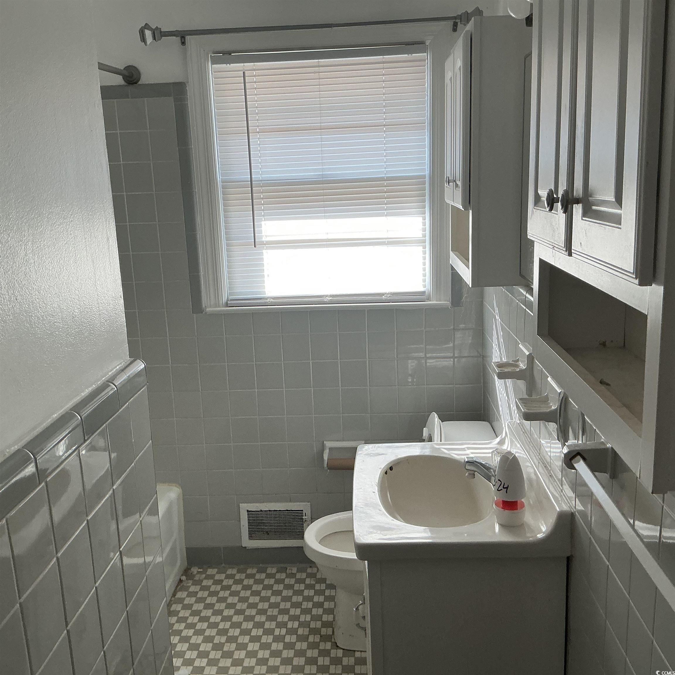 807 E Wilson St. Property Photo 11