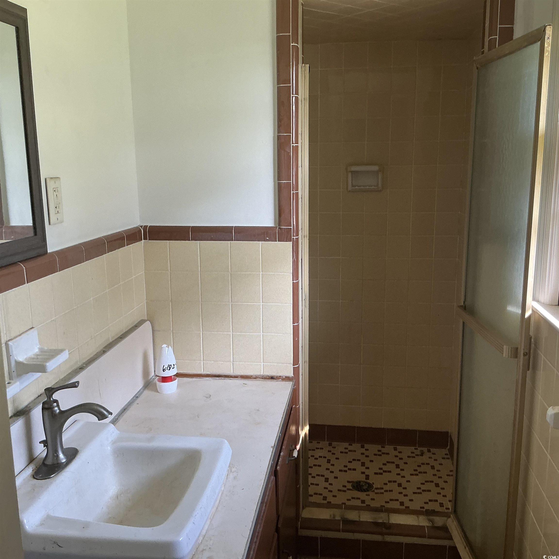 807 E Wilson St. Property Photo 17