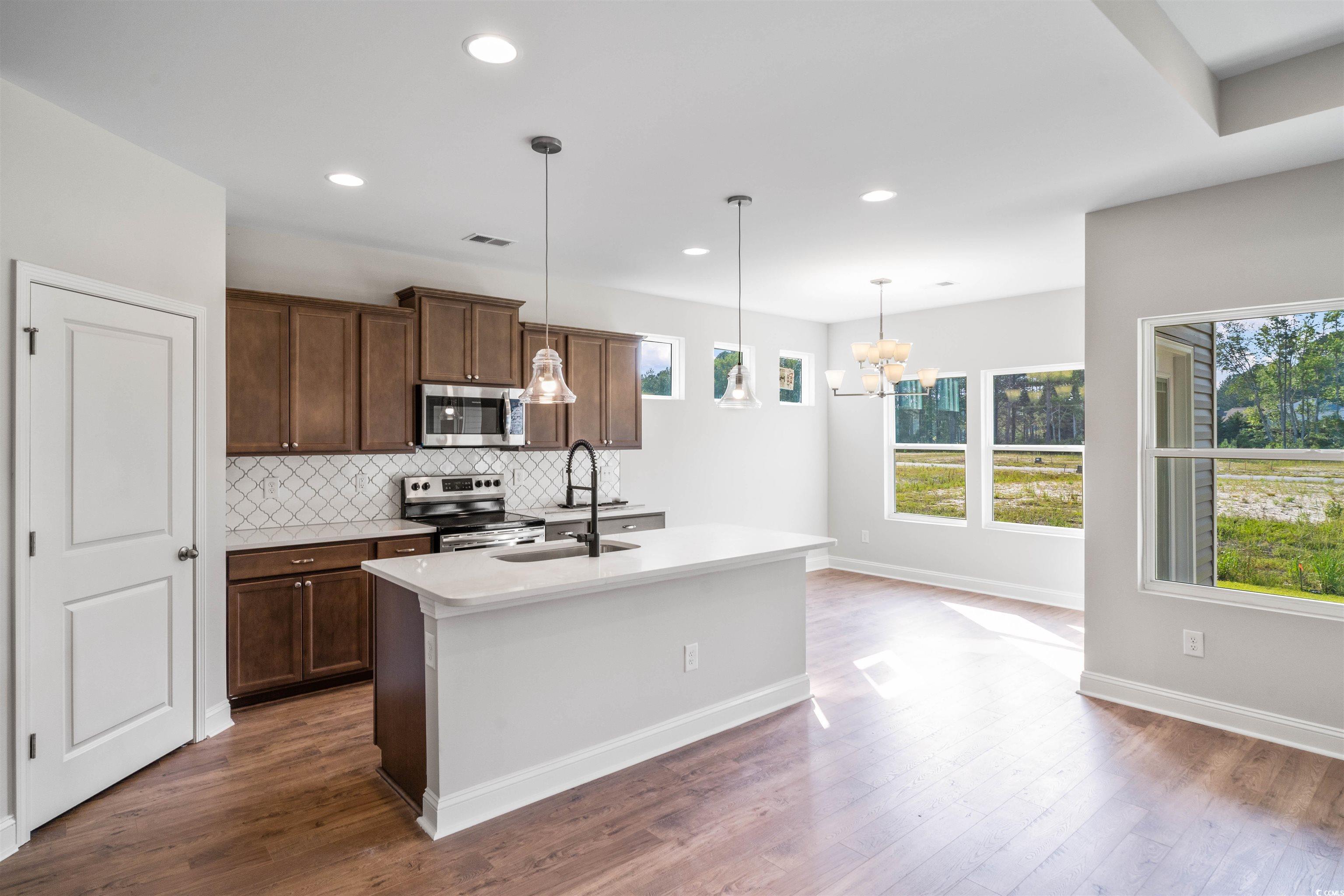 1045 Nw Rosefield Way Property Photo 8