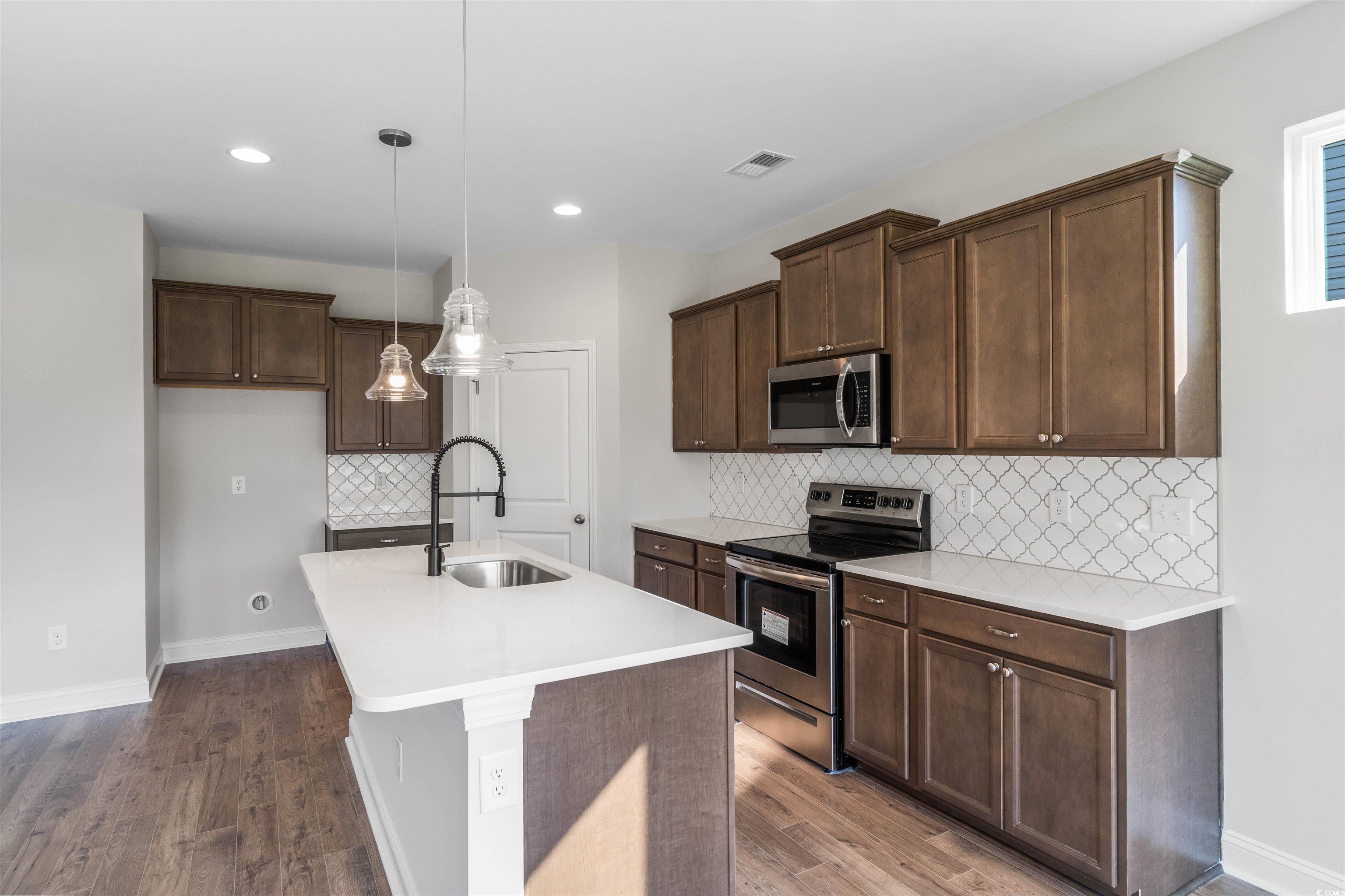 1045 Nw Rosefield Way Property Photo 12