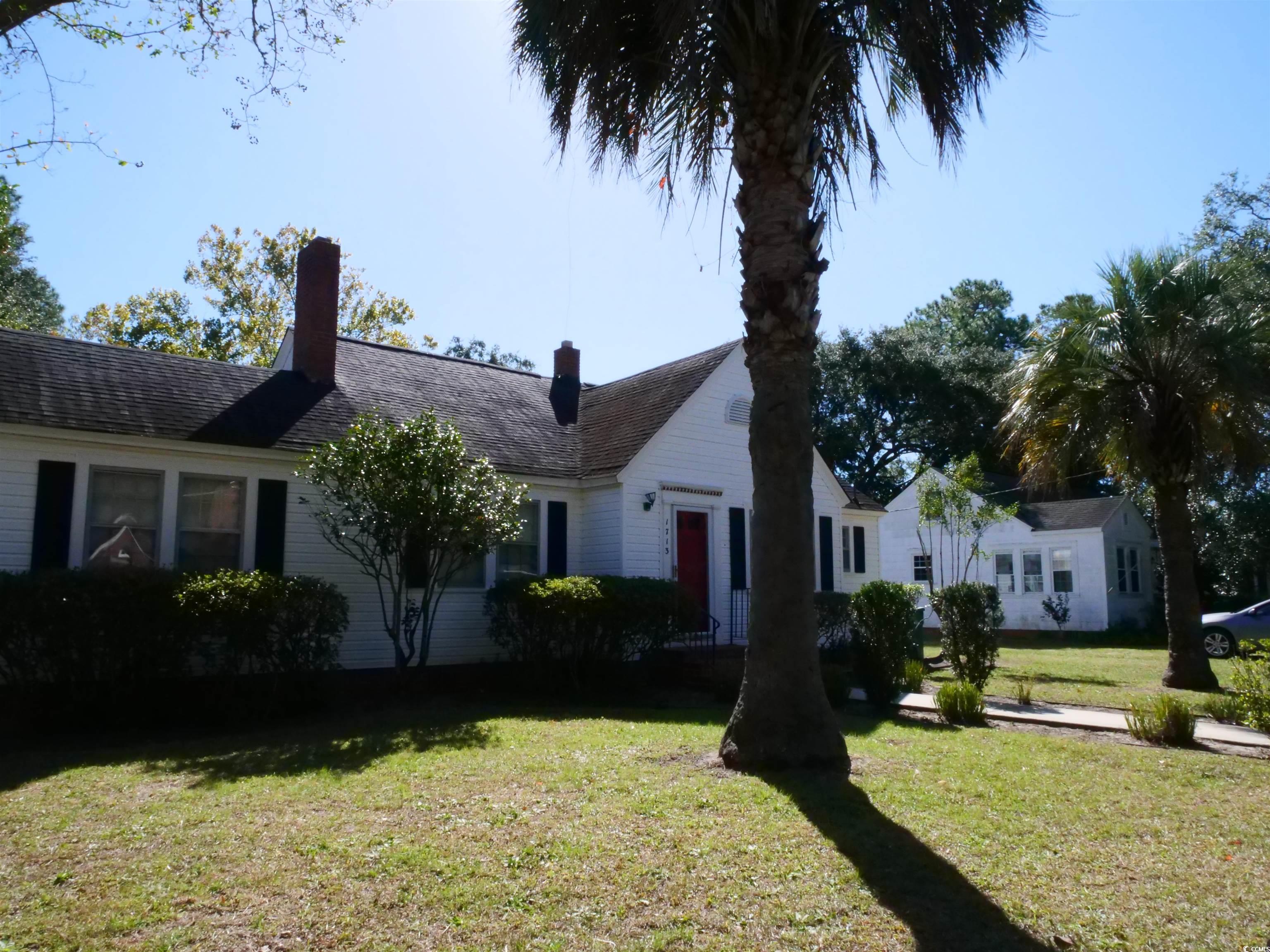 1713 Oak St. Property Photo 2