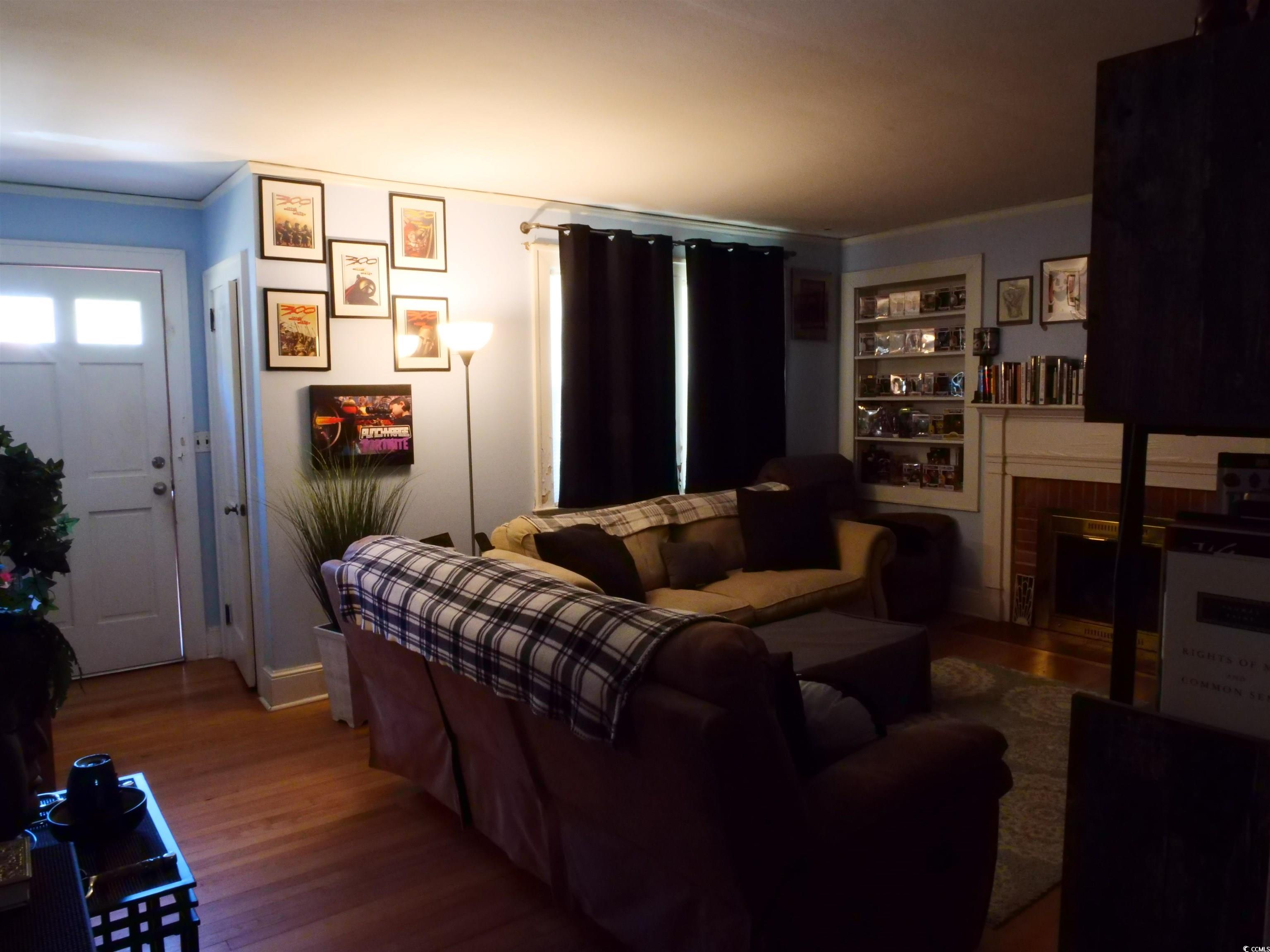 1713 Oak St. Property Photo 3