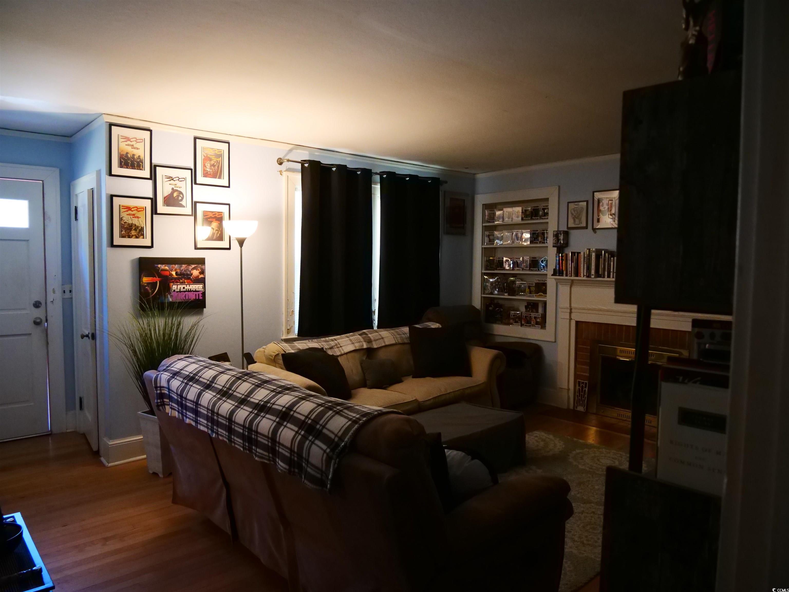 1713 Oak St. Property Photo 4