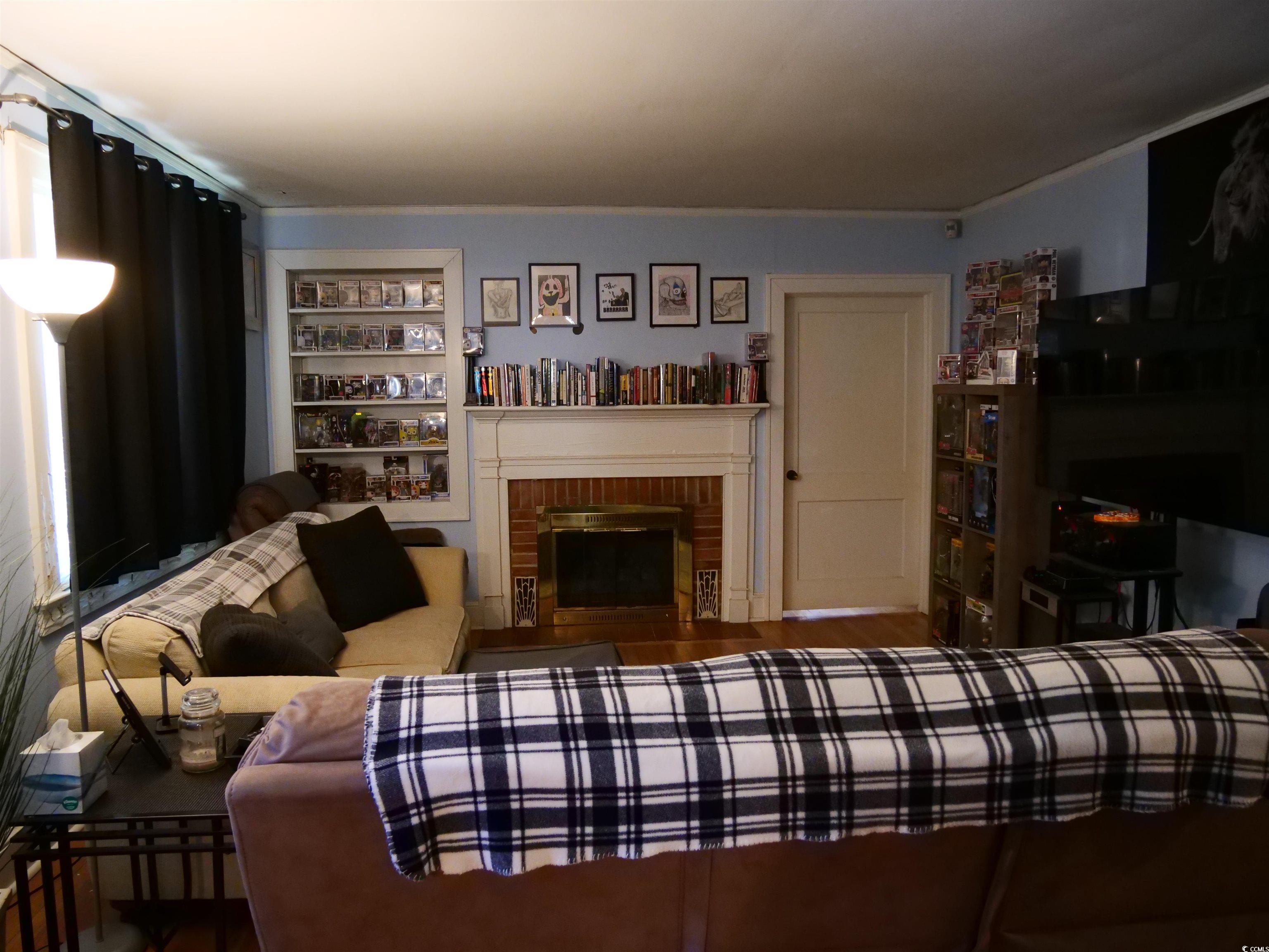 1713 Oak St. Property Photo 5