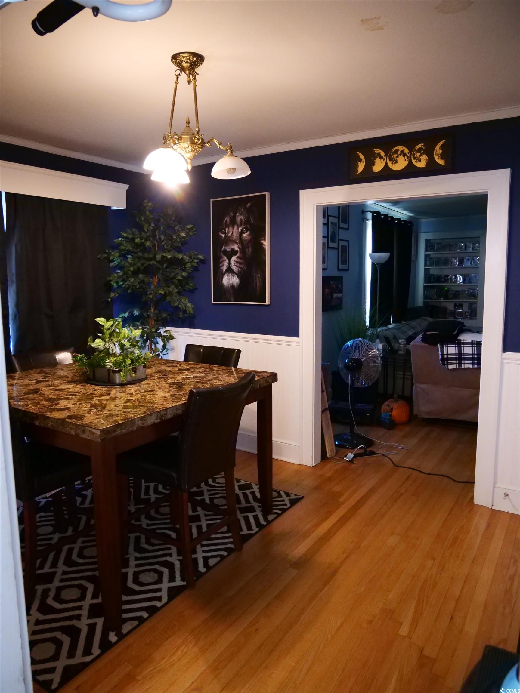 1713 Oak St. Property Photo 9