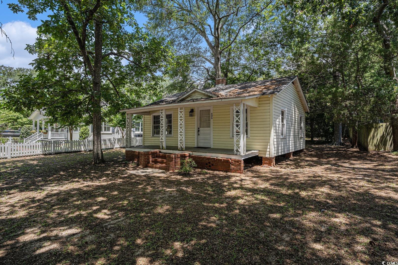 606 Moore St. Property Photo 5