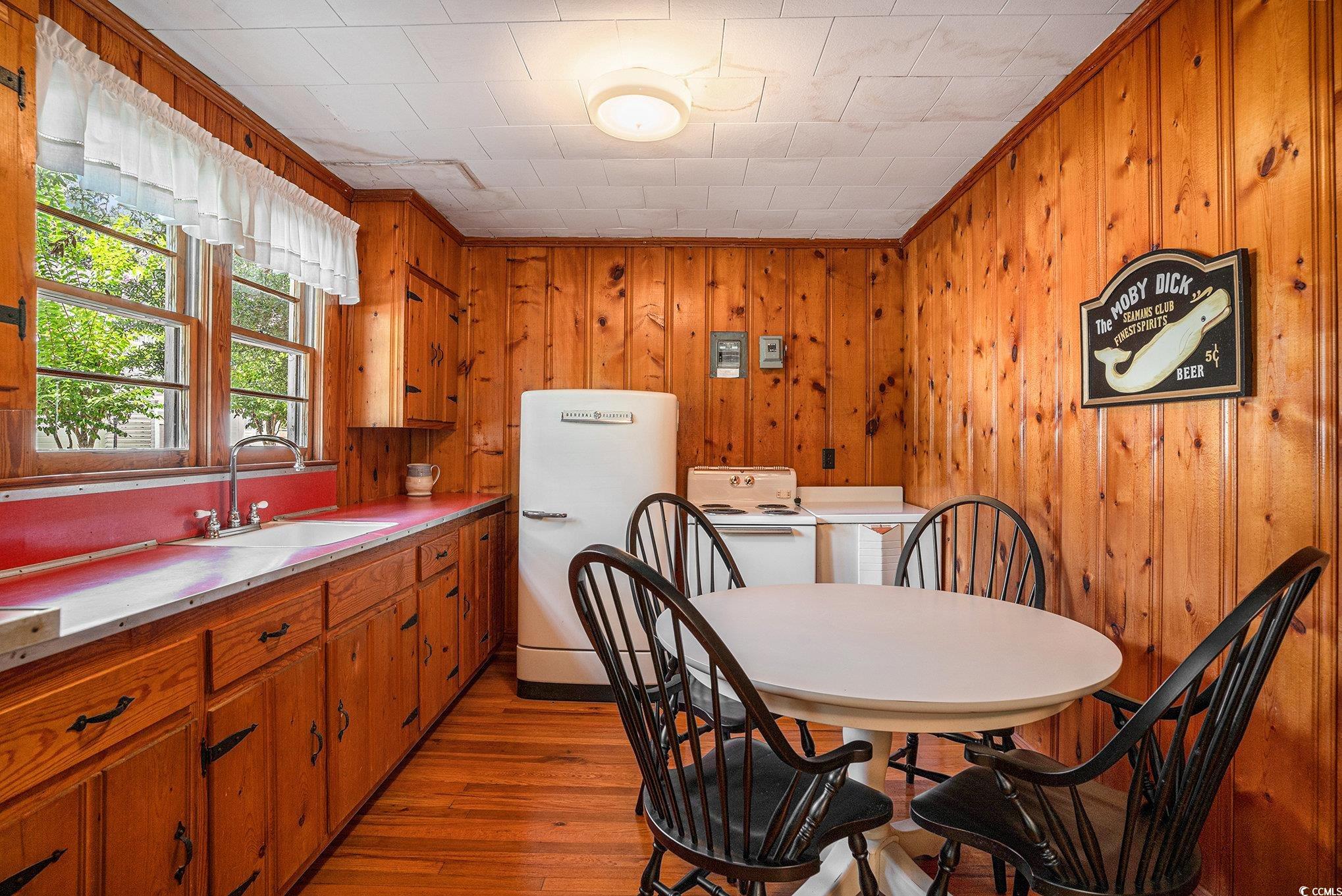 606 Moore St. Property Photo 12