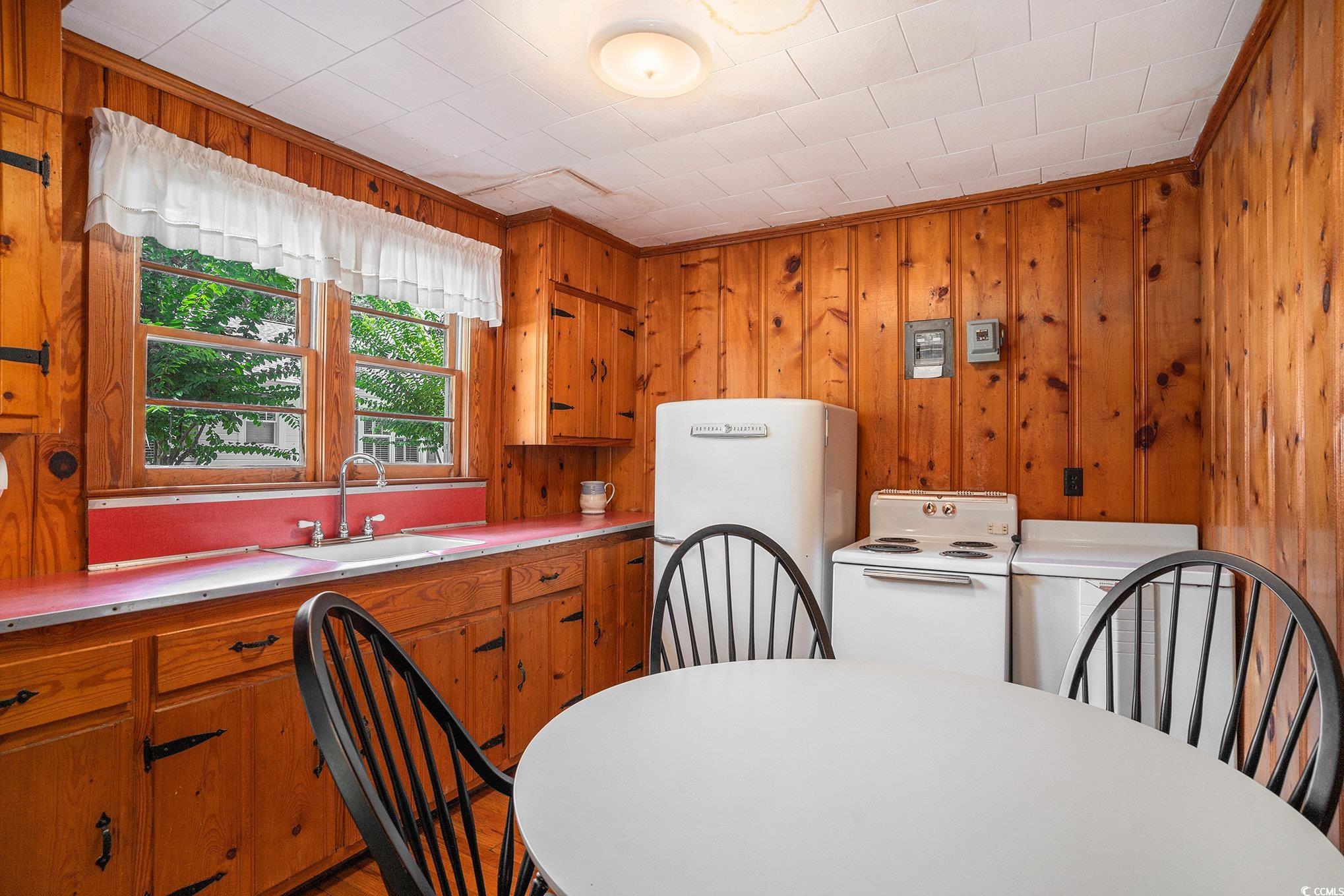 606 Moore St. Property Photo 13