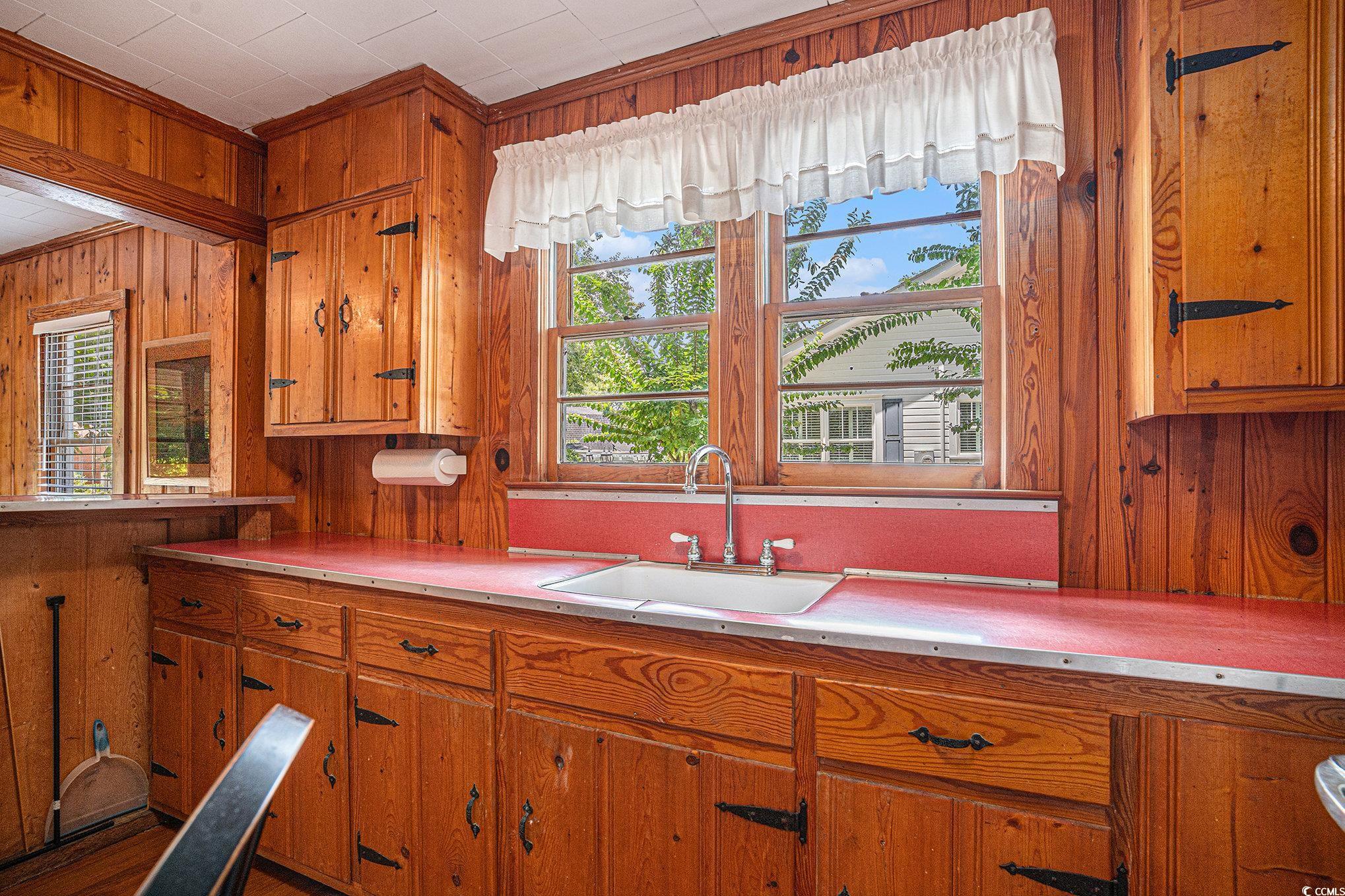 606 Moore St. Property Photo 14