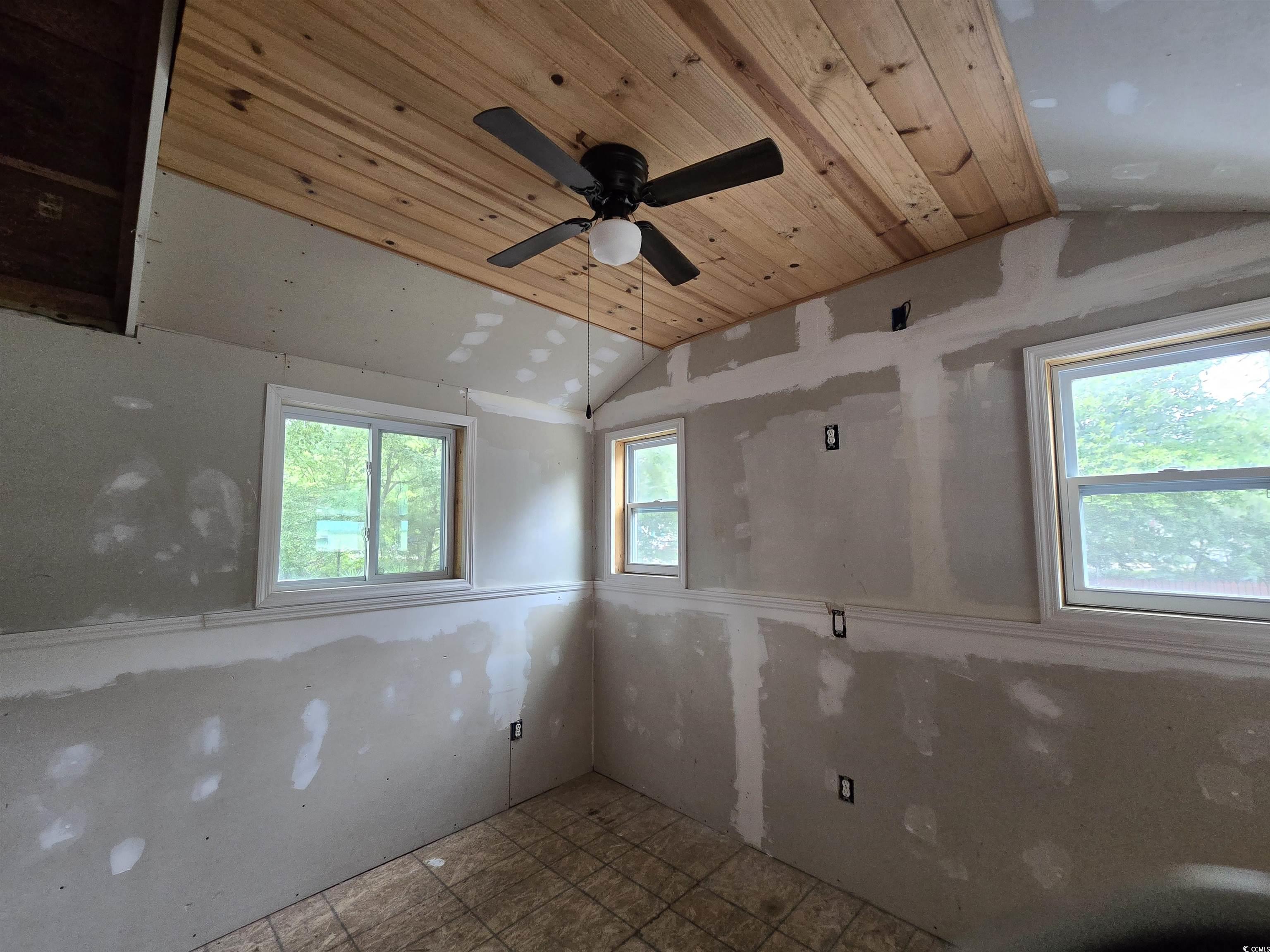 435 East Bank Dr. Property Photo 14