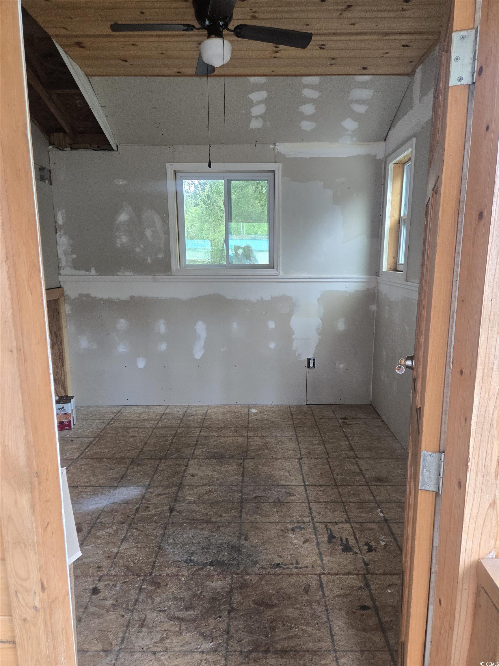 435 East Bank Dr. Property Photo 15