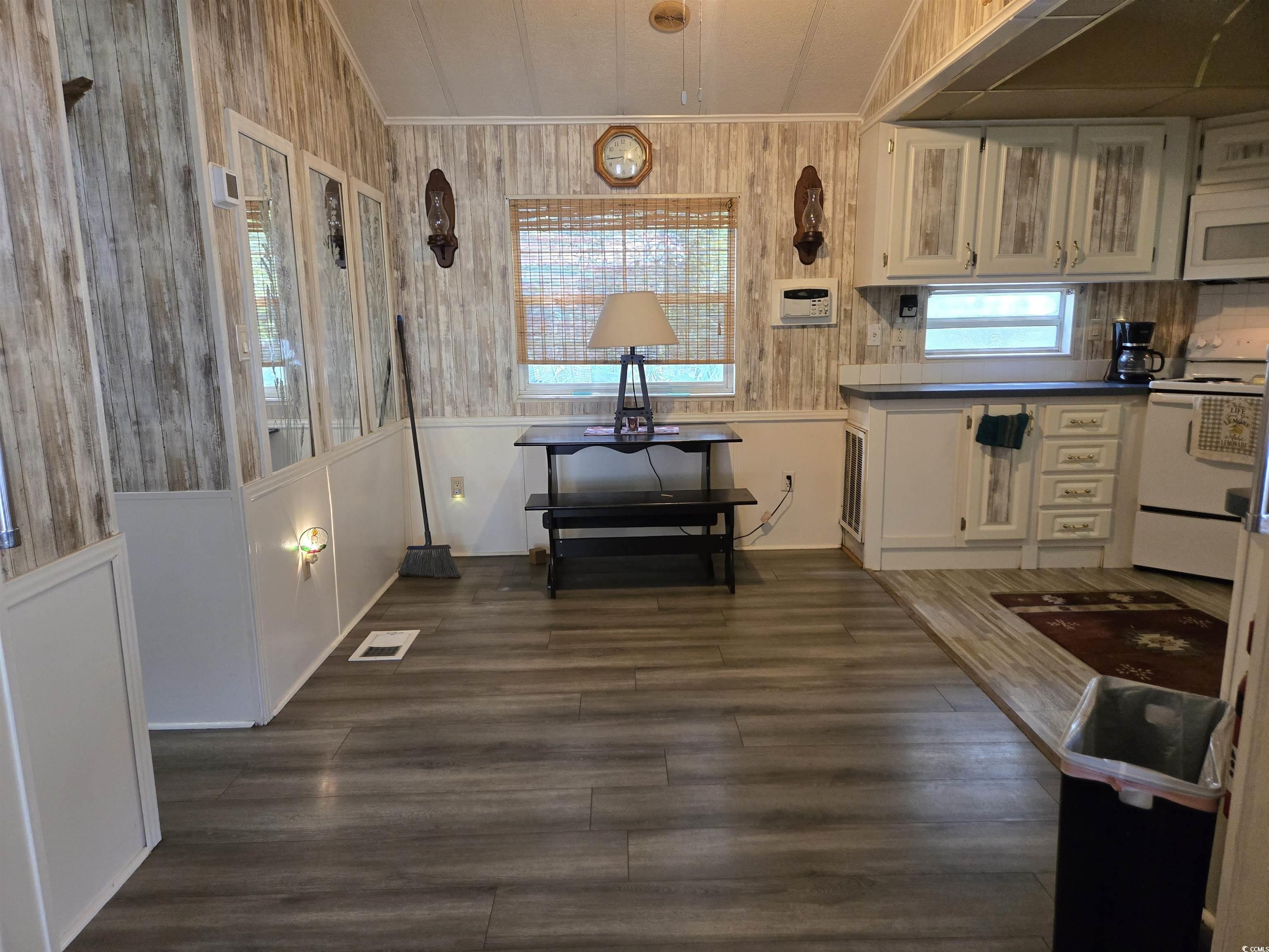 435 East Bank Dr. Property Photo 21