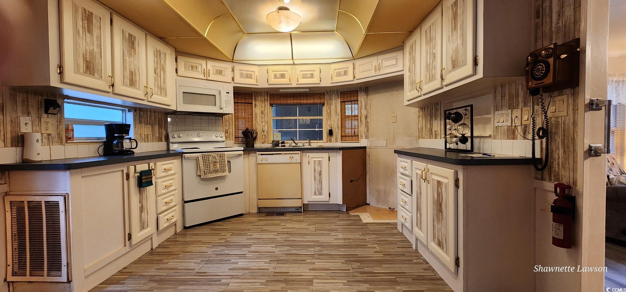 435 East Bank Dr. Property Photo 23