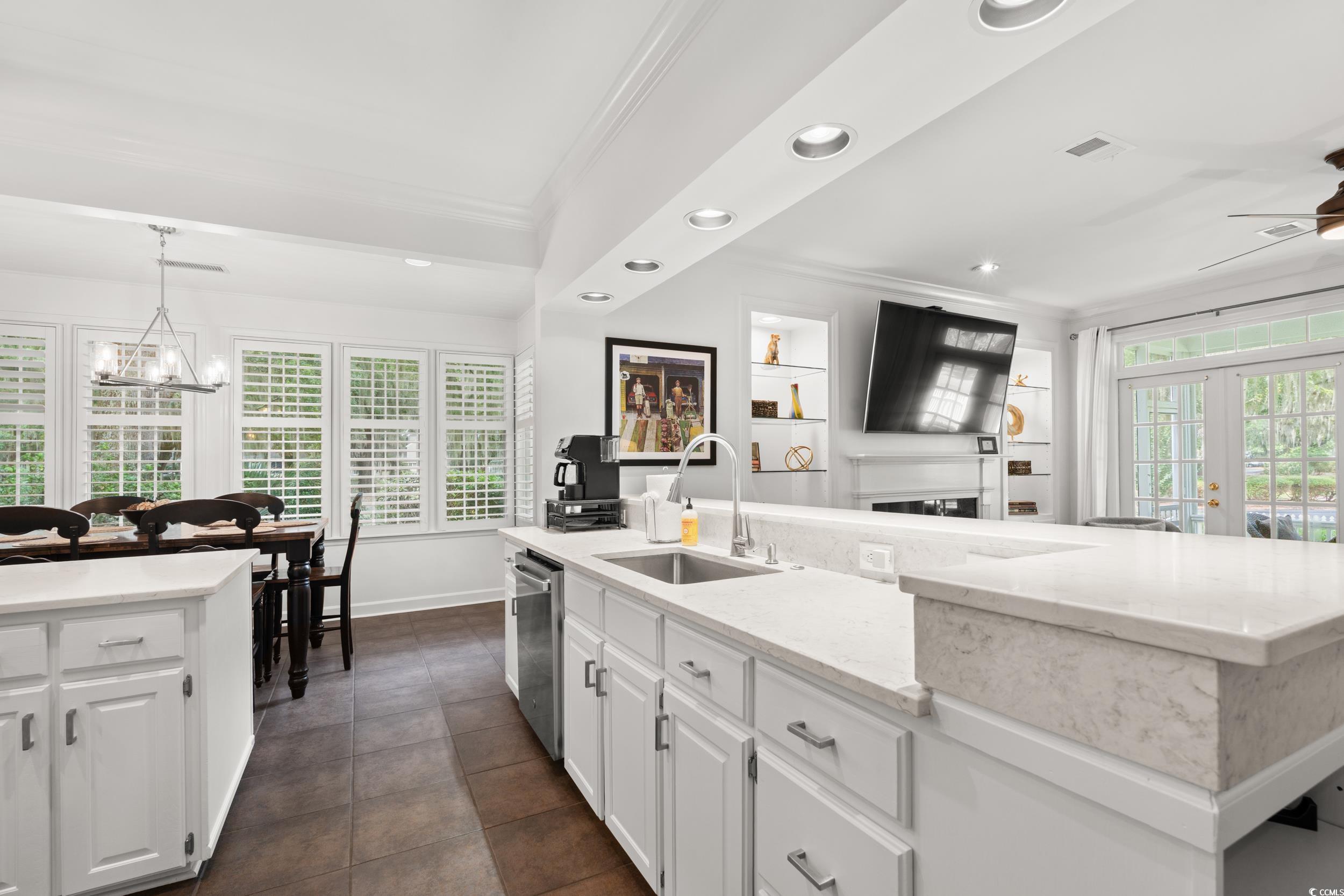 3056 Court St. Property Photo 8