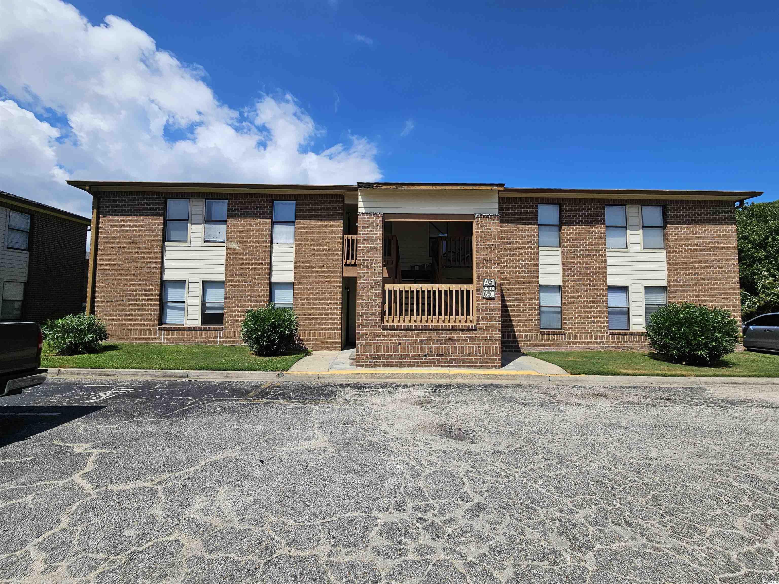 2005 Greens Blvd.