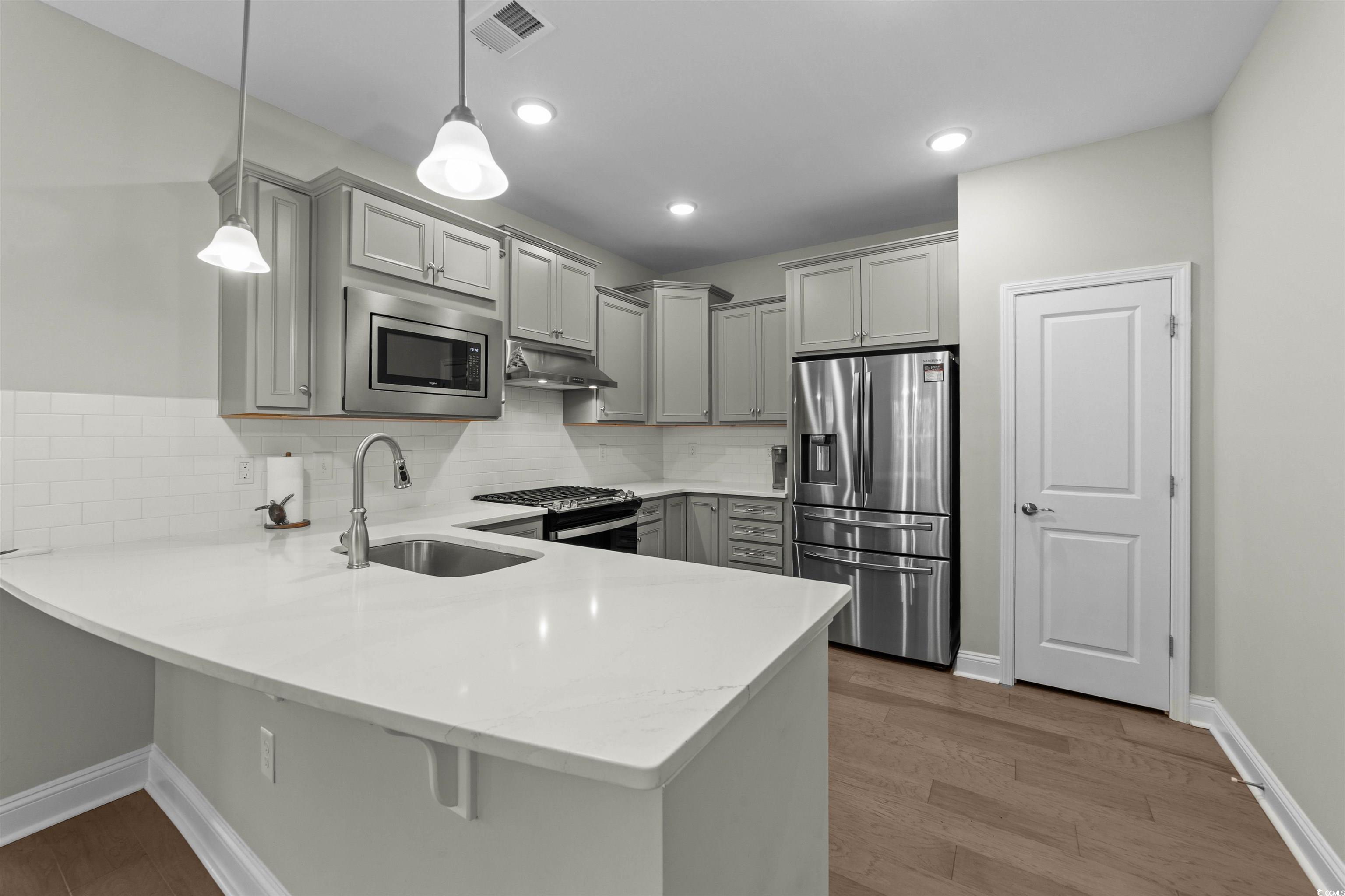 6040 Campanella St. Property Photo 6