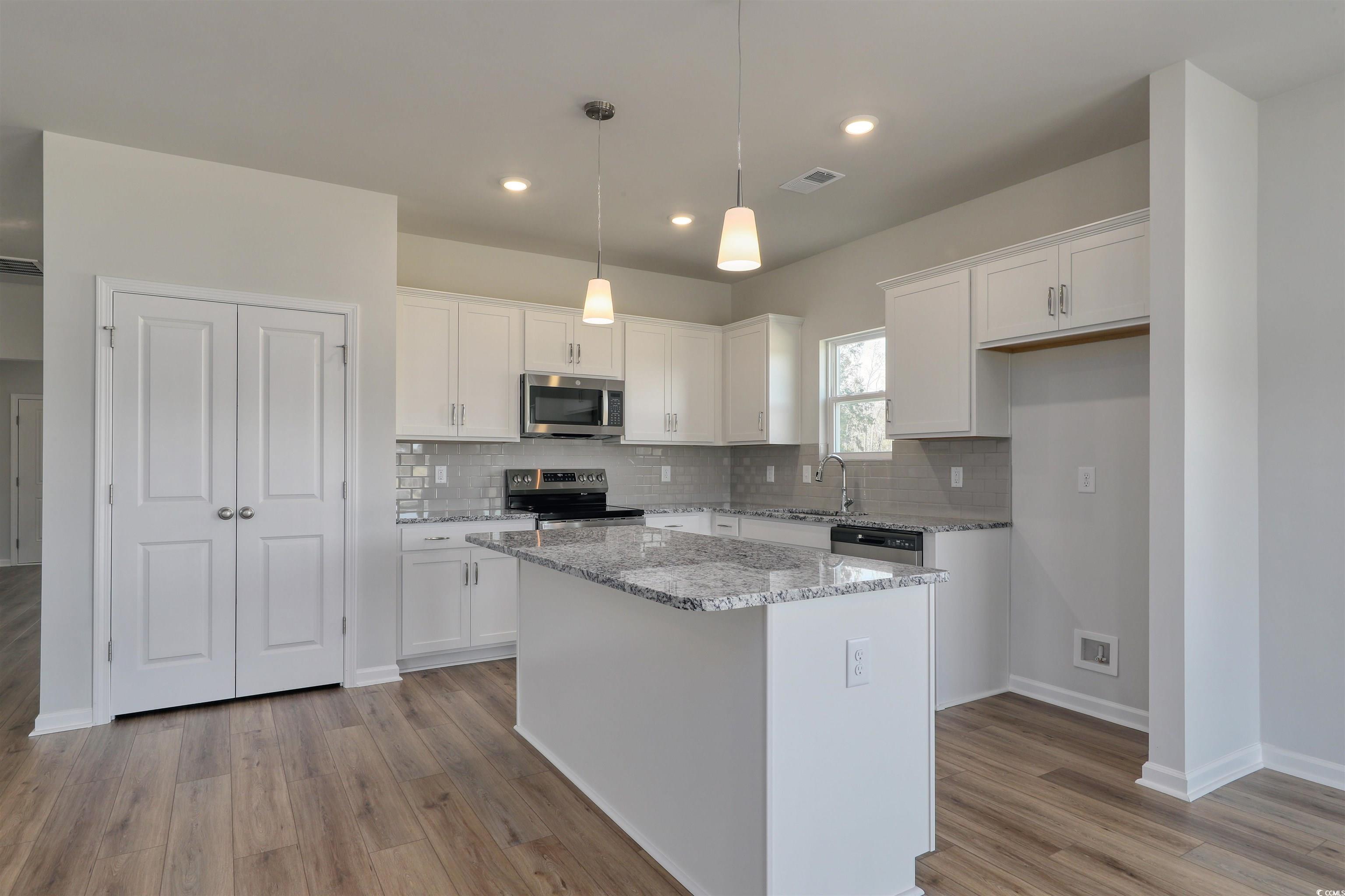 409 Meadow Sweet Pl Property Photo 4